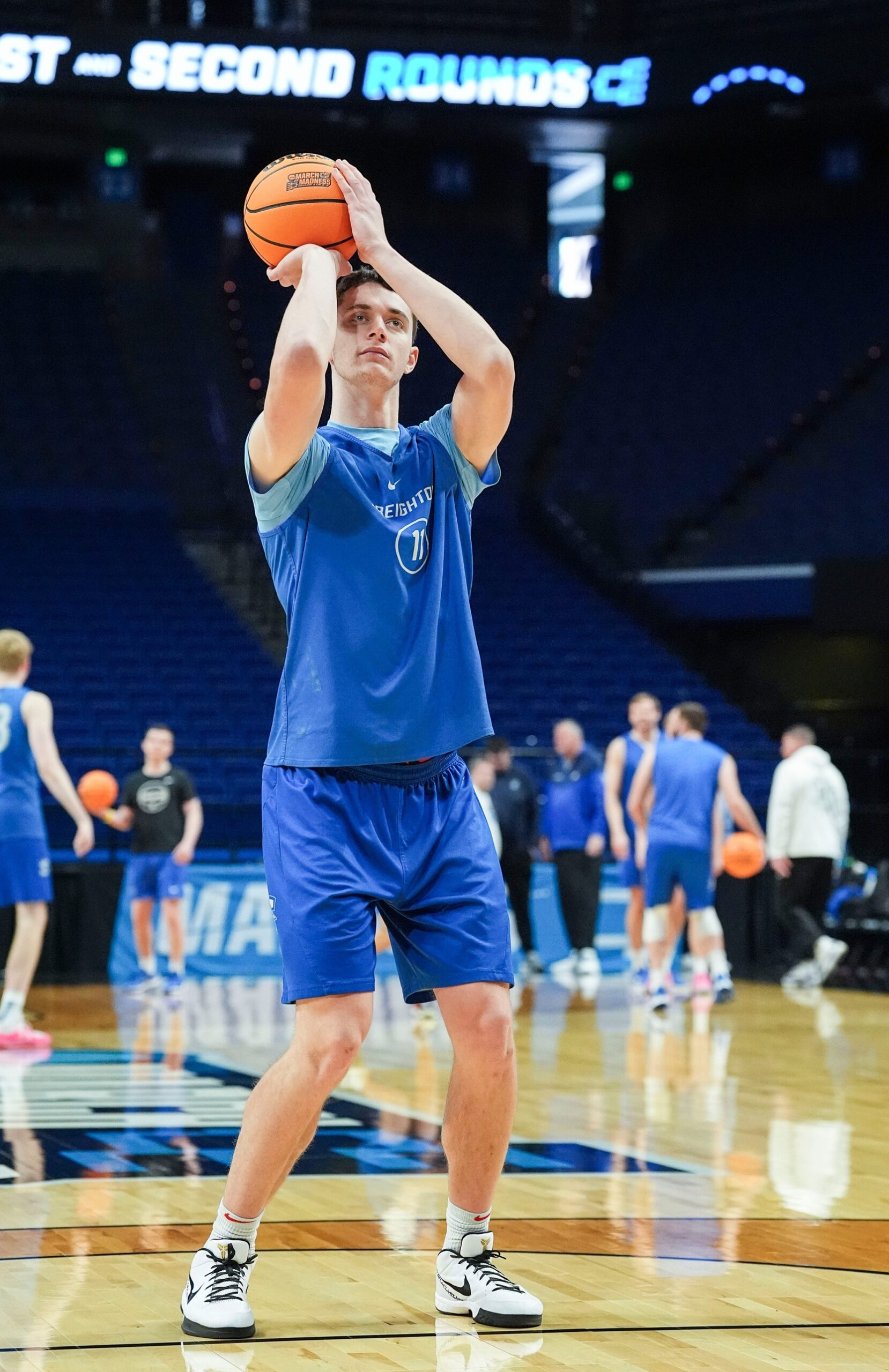 The Creighton Bluejays (24-10) will face the Louisville Cardinals (27-7) on March 20, 2025, in the first round of the NCAA Tournament at Rupp Arena in Lexington, Kentucky. This 8 vs. 9 seed matchup is anticipated to be a closely contested game, with both teams seeking to advance in the South Region. Creighton vs Louisville AI Prediction: Free CBB Betting Insights for Mar 20. Credit USA TODAY/IMAGN