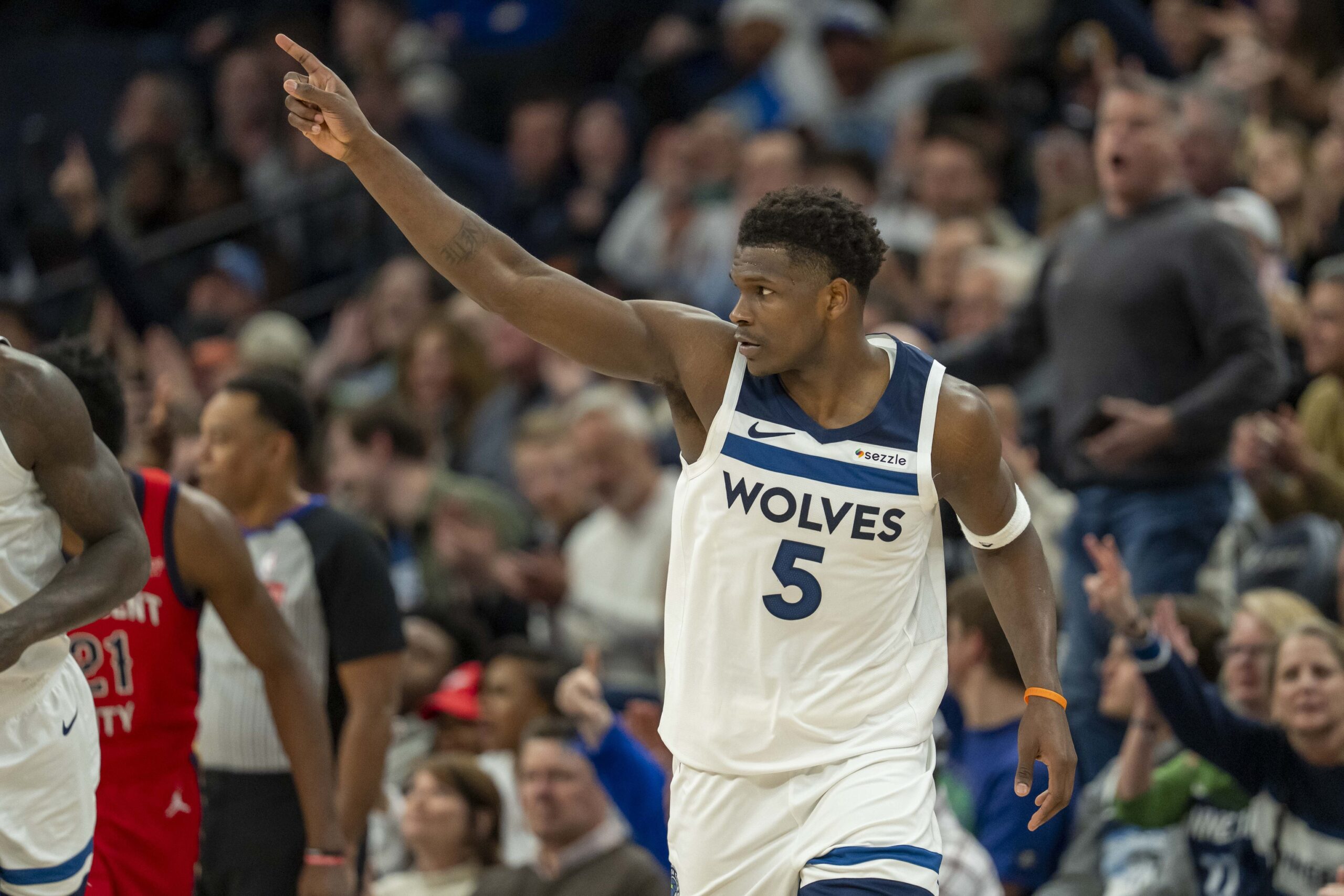 The Minnesota Timberwolves (40-30) will host the New Orleans Pelicans (18-51) on March 21, 2025, at Target Center. The Timberwolves aim to solidify their playoff position, while the Pelicans seek to end a three-game road losing streak. New Orleans vs Minnesota AI Prediction: Free NBA Betting Insights for Mar 21. Credit USA TODAY/IMAGN