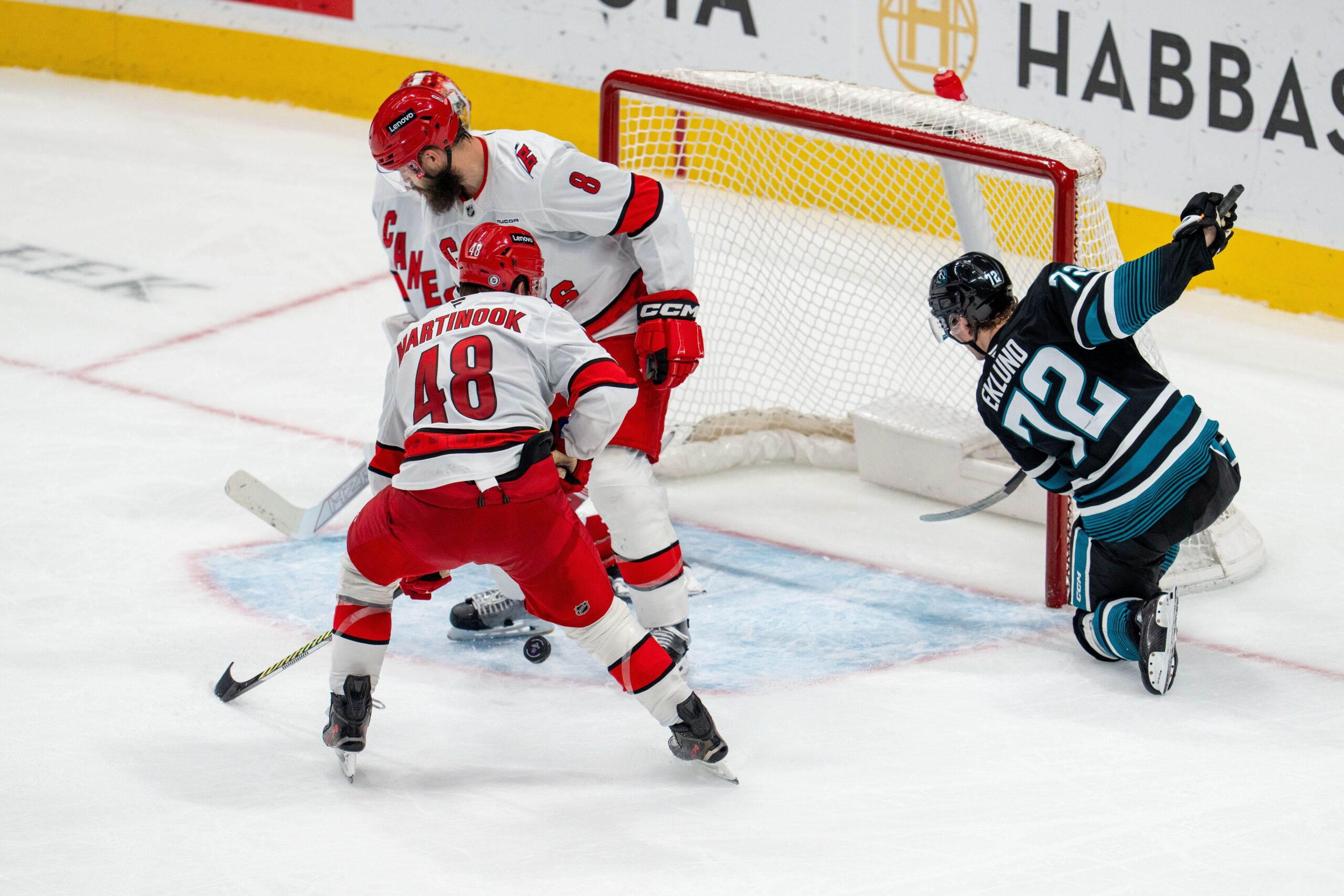 On March 22, 2025, the Boston Bruins will face the San Jose Sharks at SAP Center in San Jose. The Bruins, holding a 30-30-9 record, aim to improve their playoff prospects, while the Sharks, at 18-41-9, seek to disrupt their opponent’s ambitions. Boston vs San Jose AI Prediction: Free NHL Betting Insights for Mar 22. Credit USA TODAY/IMAGN