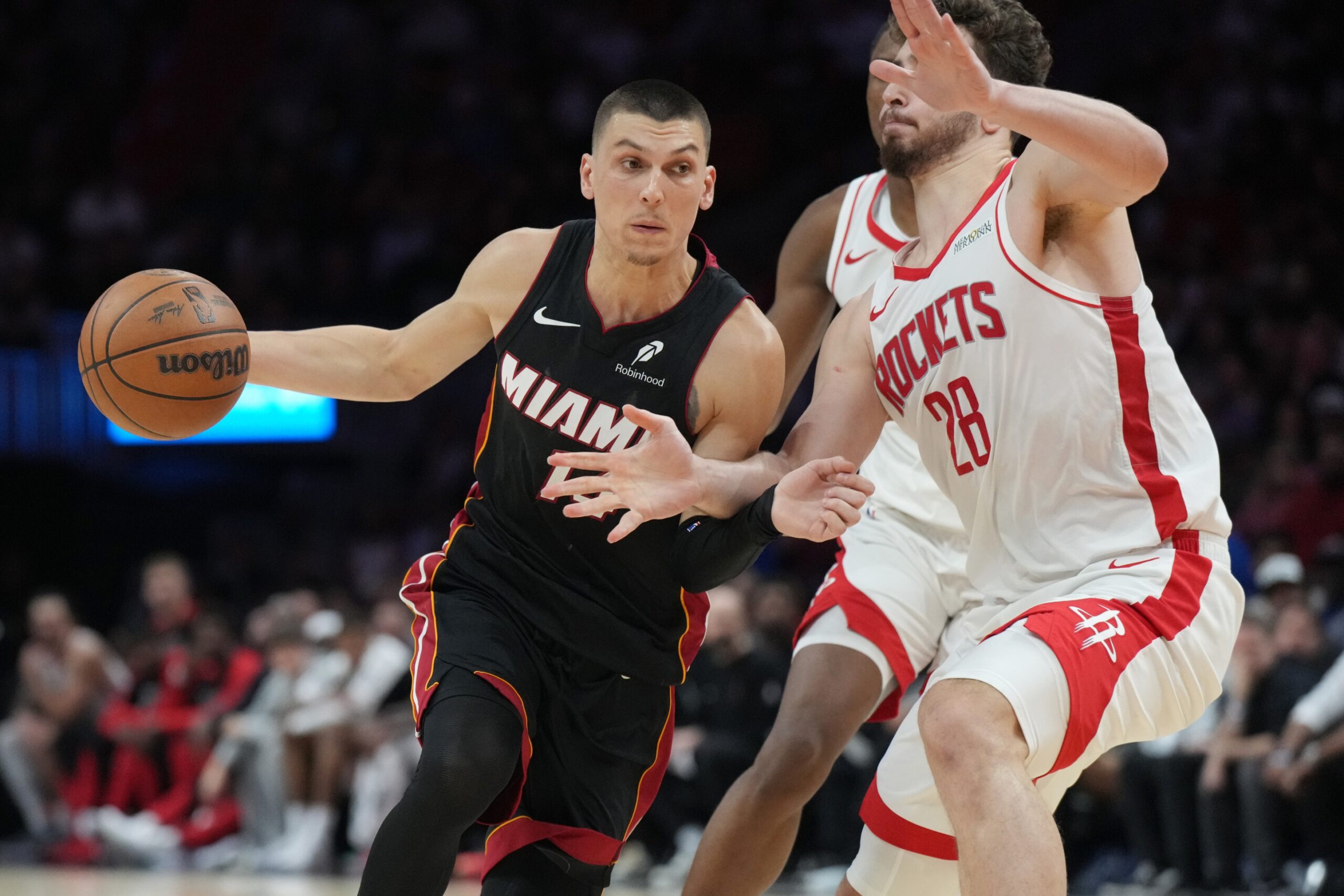 On March 23, 2025, the Denver Nuggets (44-26) will visit the Houston Rockets (45-25) at the Toyota Center in Houston. The Rockets are riding an impressive eight-game winning streak, while the Nuggets aim to rebound from recent struggles without their star center, Nikola Jokić. Denver vs Houston AI Prediction: Free NBA Betting Insights for Mar 23. Credit USA TODAY/IMAGN
