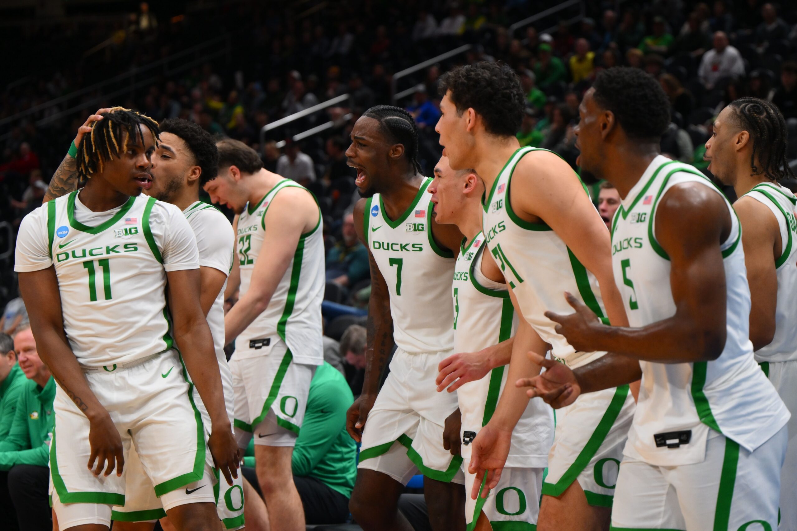 On March 23, 2025, the Arizona Wildcats (4-seed) will face the Oregon Ducks (5-seed) in the NCAA Tournament’s second round at Climate Pledge Arena in Seattle. Arizona is favored by 4.5 points, with an over/under set at 152.5 points. Oregon vs Arizona AI Prediction: Free CBB Betting Insights for Mar 23. Credit USA TODAY/IMAGN