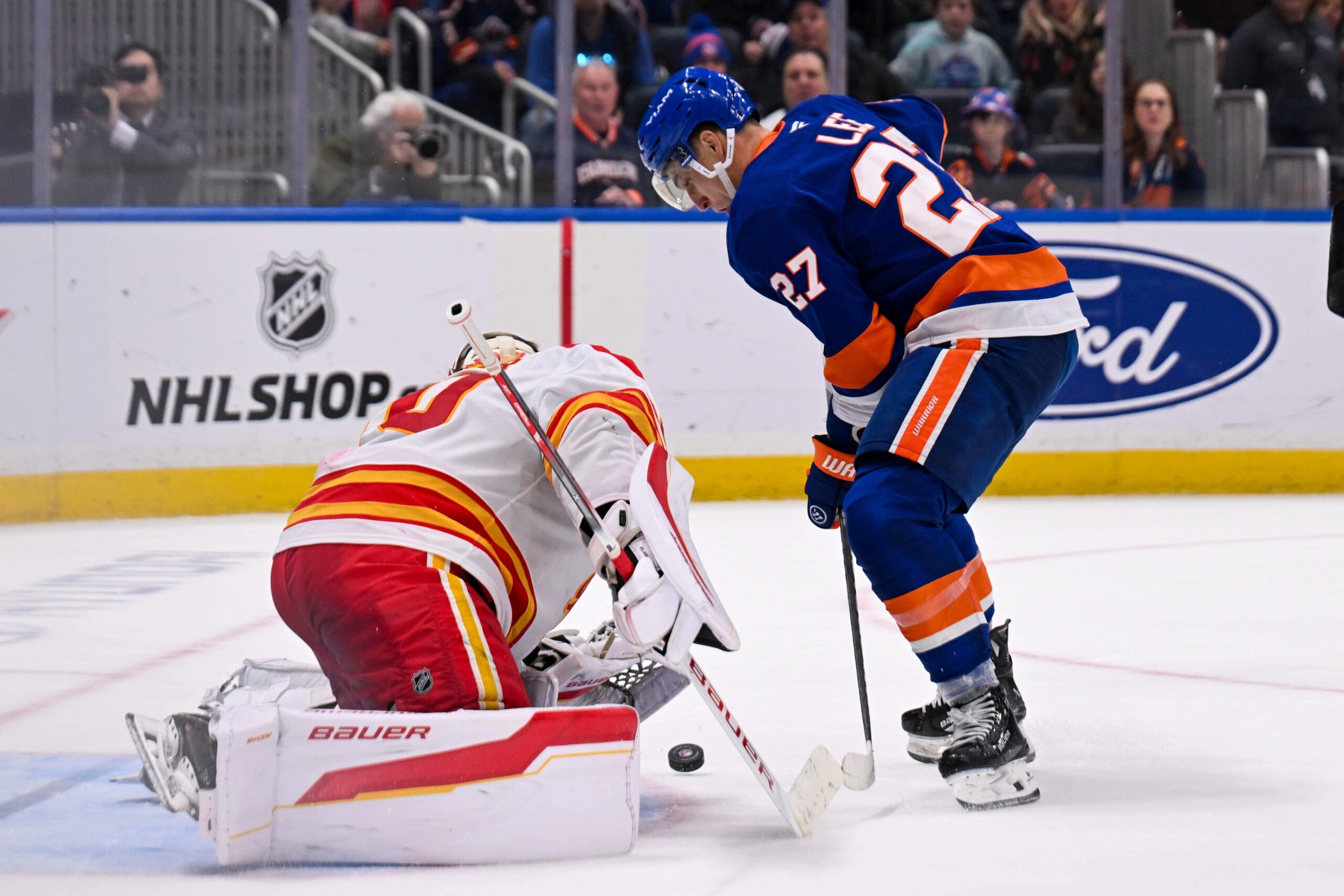 On March 25, 2025, the Seattle Kraken will face the Calgary Flames at Scotiabank Saddledome. Both teams are vying for crucial points to bolster their playoff aspirations in the competitive Pacific Division. Seattle vs Calgary AI Prediction: Free NHL Betting Insights for Mar 25. Credit USA TODAY/IMAGN