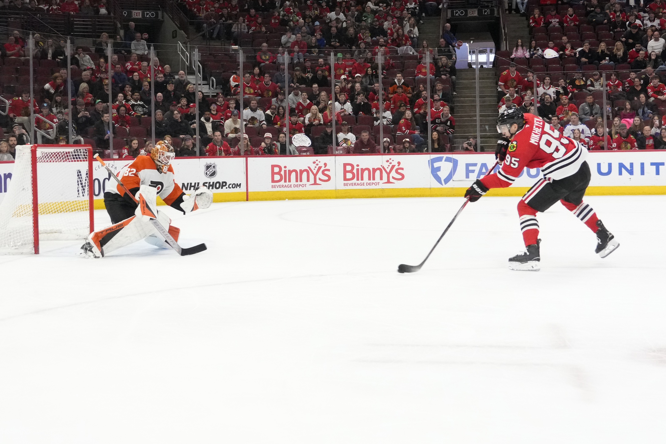 On March 25, 2025, the Philadelphia Flyers will face the Toronto Maple Leafs at Scotiabank Arena in Toronto. This matchup features two Eastern Conference teams with contrasting seasons, as the Maple Leafs aim to solidify their playoff positioning, while the Flyers strive to play spoiler. Philadelphia vs Toronto AI Prediction: Free NHL Betting Insights for Mar 25. Credit USA TODAY/IMAGN