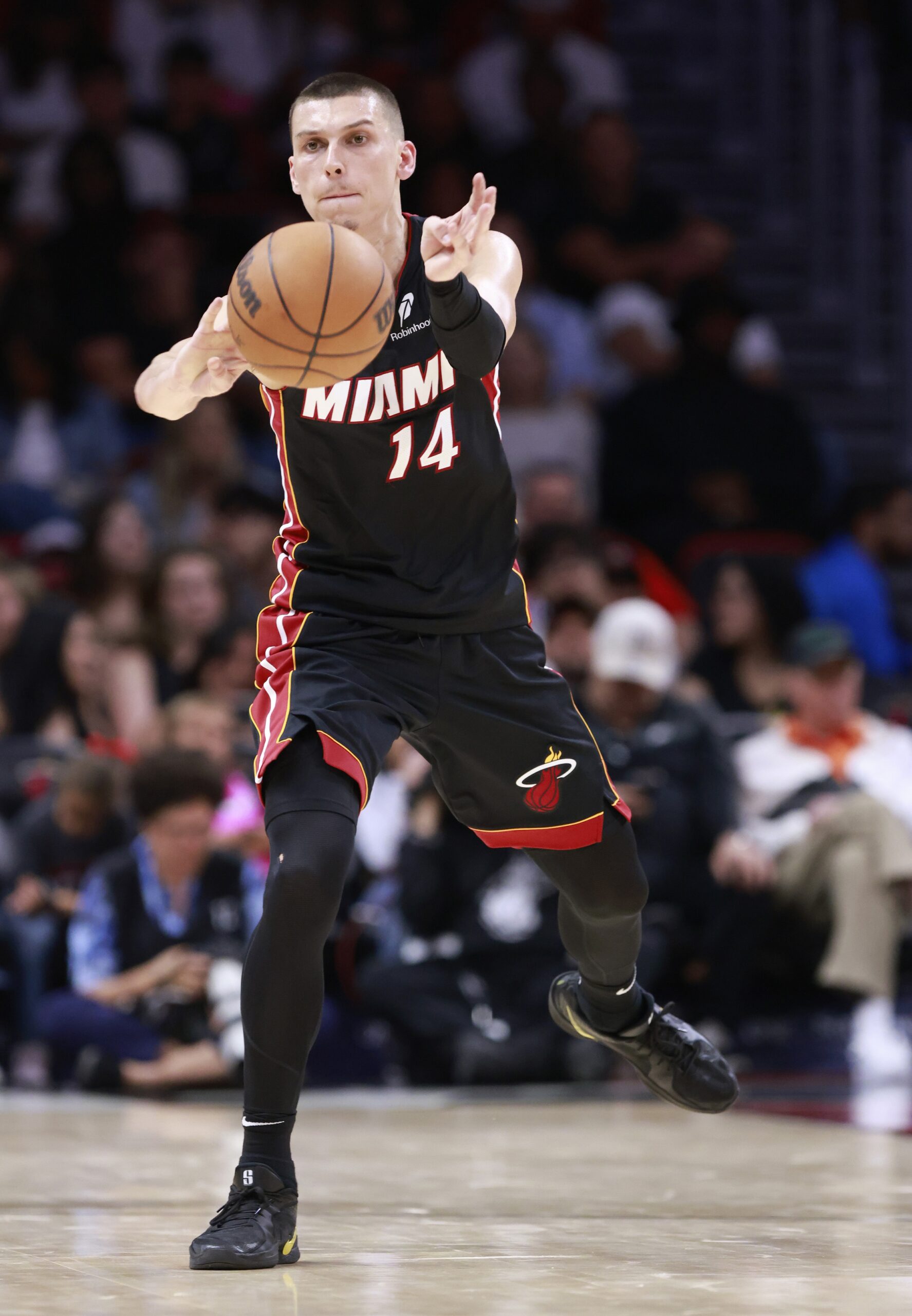 The Golden State Warriors will face the Miami Heat on March 25, 2025, at the Kaseya Center in Miami. This game marks Jimmy Butler’s return to Miami after his recent trade to Golden State, adding emotional weight to the matchup. Golden State vs Miami AI Prediction: Free NBA Betting Insights for Mar 25. Credit USA TODAY/IMAGN