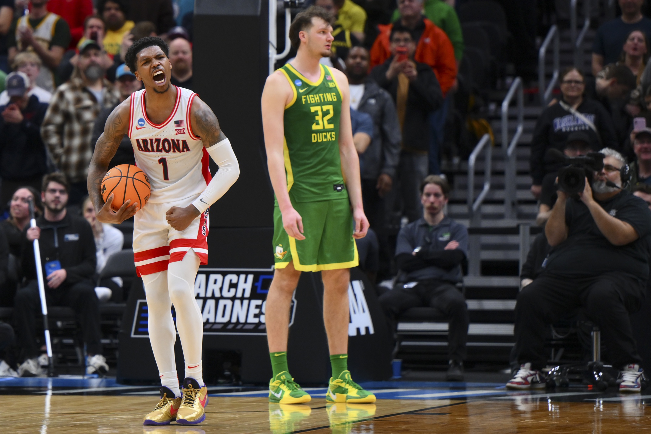 The Sweet 16 matchup between the Arizona Wildcats and the Duke Blue Devils is scheduled for March 27, 2025, at the Prudential Center in Newark, New Jersey. This game features a rematch from earlier in the season, where Duke secured a 69-55 victory over Arizona. Arizona vs Duke AI Prediction: Free CBB Betting Insights for Mar 27. Credit USA TODAY/IMAGN