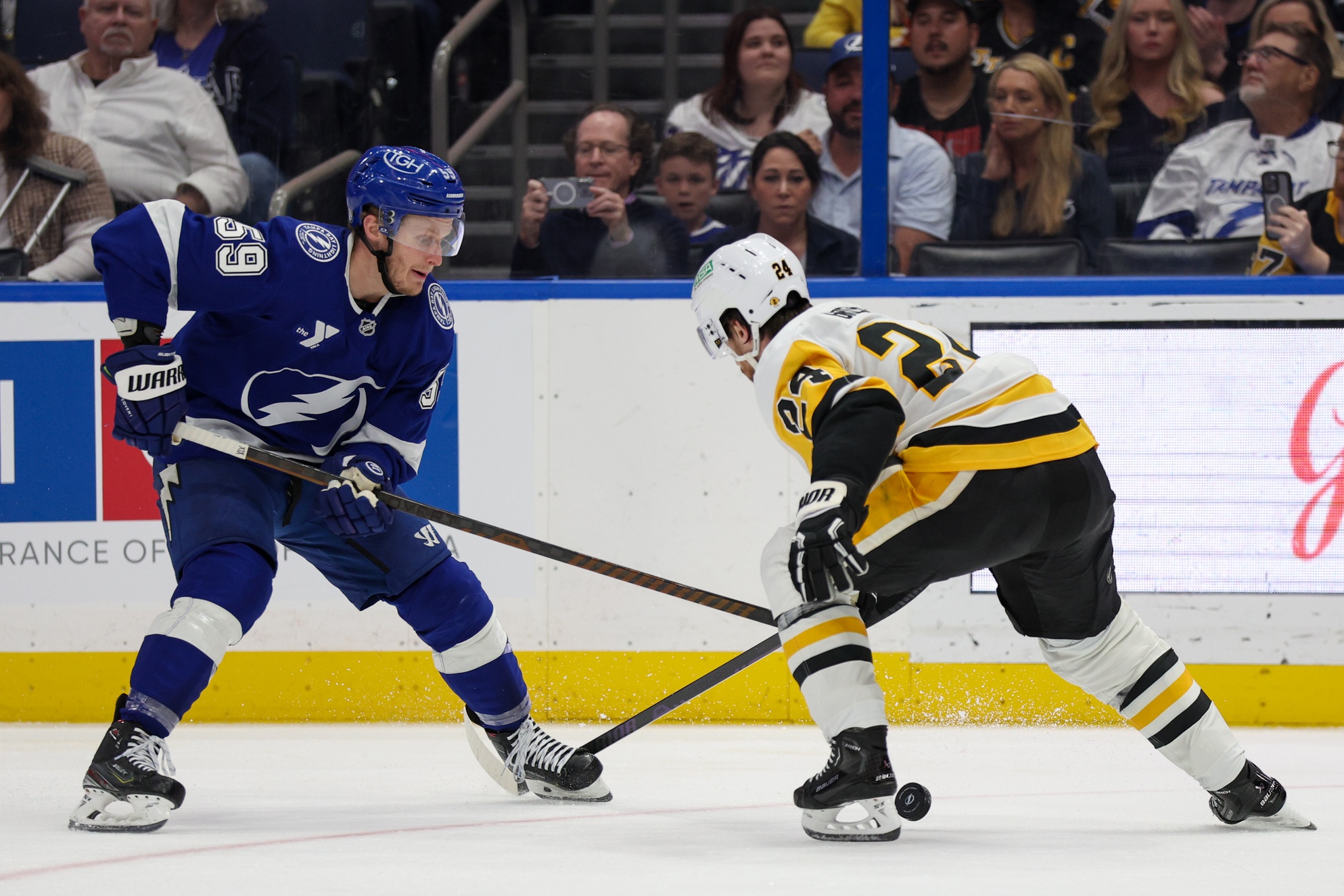 The Utah Hockey Club will face the Tampa Bay Lightning on March 27, 2025, at Amalie Arena in Tampa, Florida. This matchup marks their second meeting within a week, with Utah securing a 6-4 victory in their inaugural encounter on March 22. Utah vs Tampa Bay AI Prediction: Free NHL Betting Insights for Mar 27. Credit USA TODAY/IMAGN