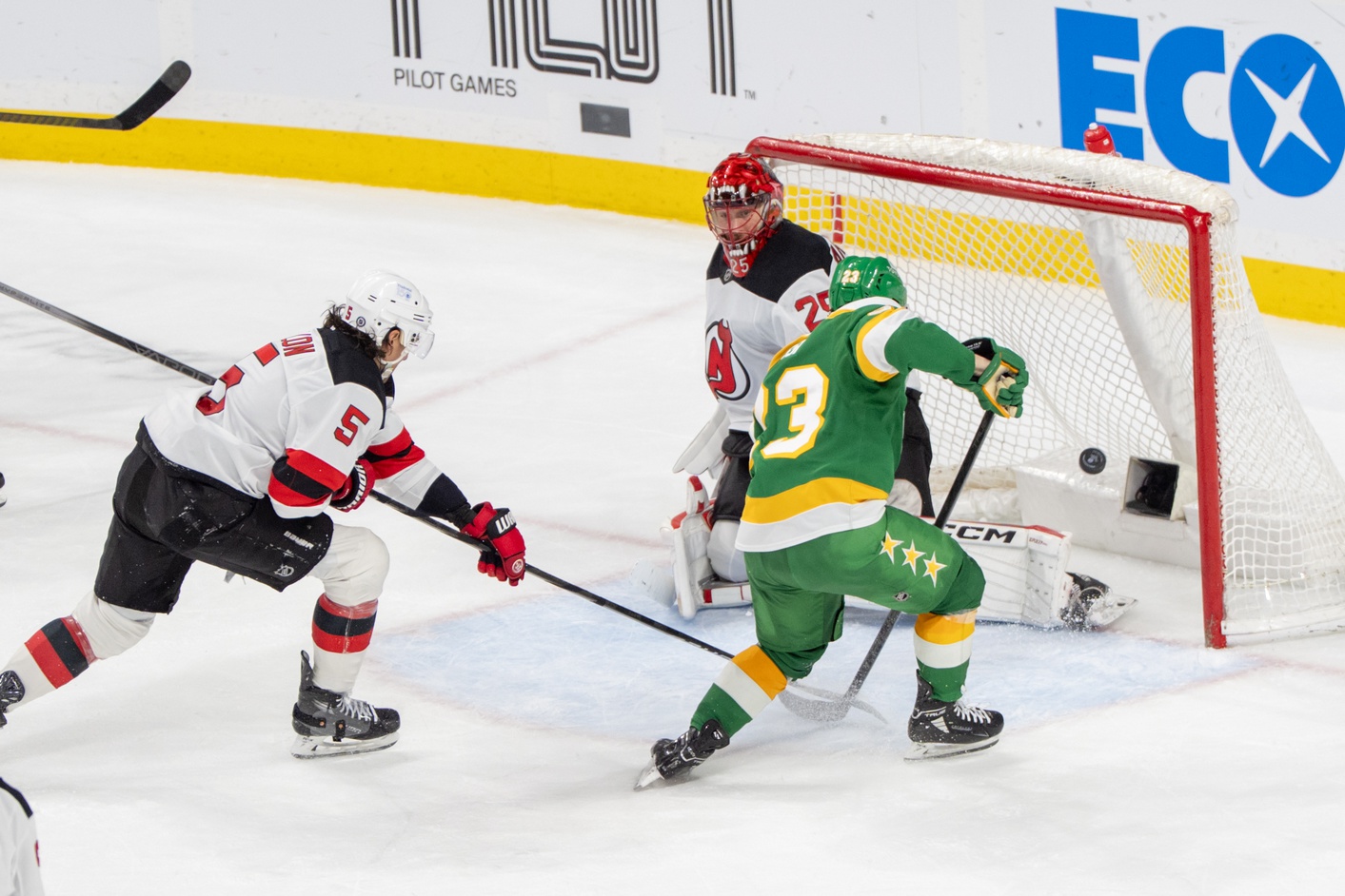 The Minnesota Wild will face the New Jersey Devils on March 31, 2025, at the Prudential Center in Newark, NJ. Both teams are in the thick of the playoff race, making this matchup crucial for postseason positioning. Minnesota vs New Jersey AI Prediction: Free NHL Betting Insights for Mar 31. Credit USA TODAY/IMAGN