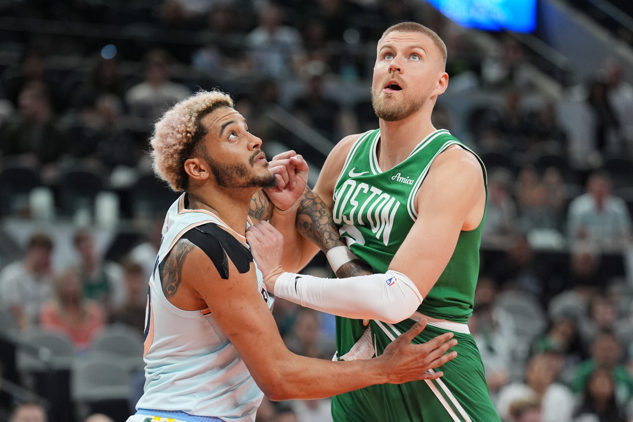 The Golden State Warriors will visit the San Antonio Spurs on March 30, 2025, at Frost Bank Center. The Warriors aim to solidify their playoff positioning, while the Spurs seek to develop their young talent amid a rebuilding season. Golden State vs San Antonio AI Prediction: Free NBA Betting Insights for Mar 30. Credit USA TODAY/IMAGN