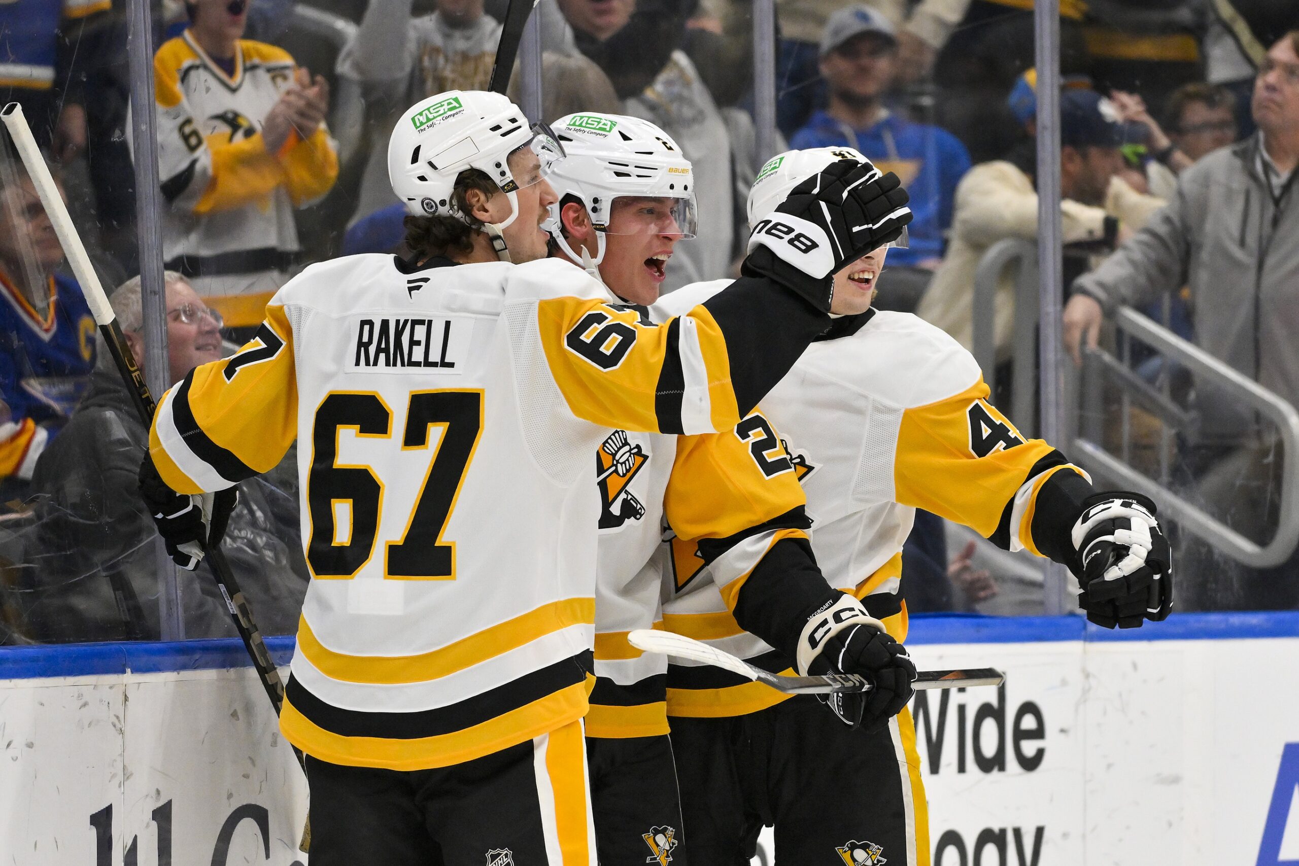 The Pittsburgh Penguins are set to face the Dallas Stars on April 5, 2025, at the American Airlines Center in Dallas. This inter-conference matchup features two teams with contrasting seasons, as the Stars aim to solidify their playoff positioning while the Penguins seek to play spoiler. Pittsburgh vs Dallas AI Prediction: Free NHL Betting Insights for Apr 05. Credit USA TODAY/IMAGN