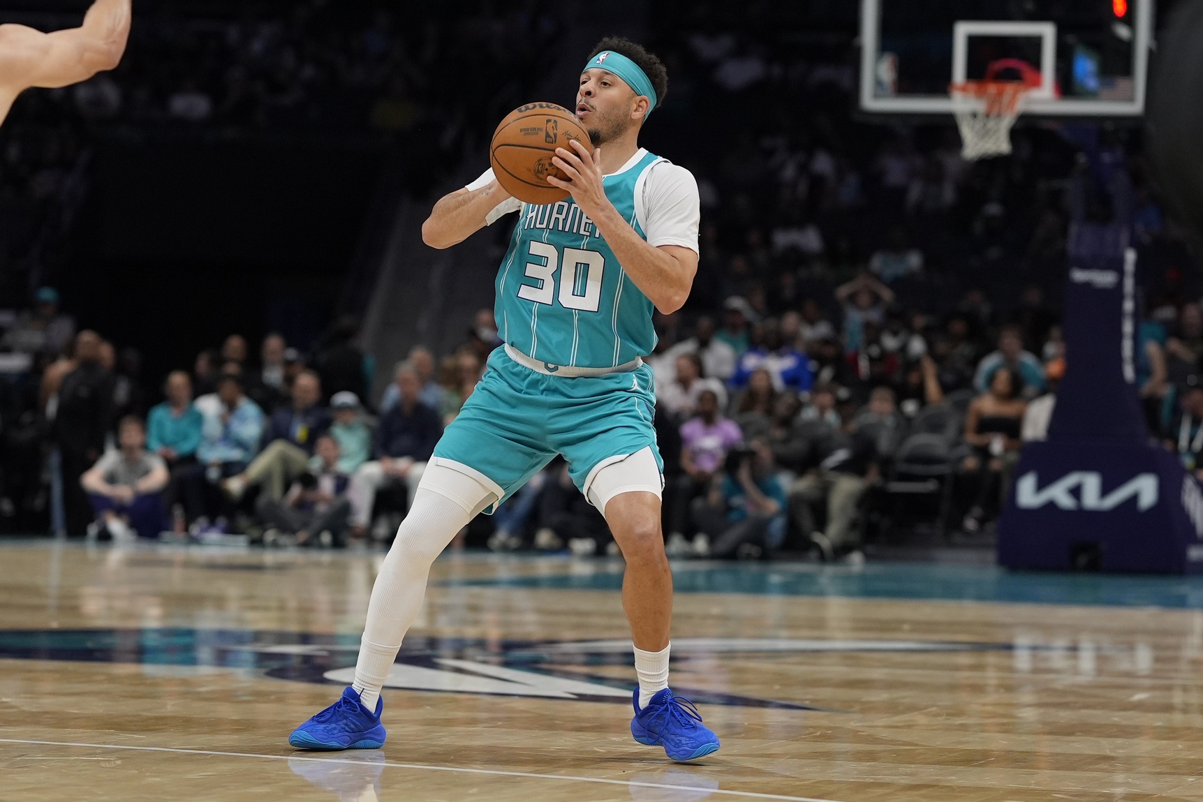 The Chicago Bulls will face the Charlotte Hornets on April 6, 2025, at Spectrum Center in Charlotte, North Carolina. The Bulls are aiming to solidify their postseason positioning, while the Hornets are focused on evaluating talent for the future. Chicago vs Charlotte AI Prediction: Free NBA Betting Insights for Apr 06. Credit USA TODAY/IMAGN