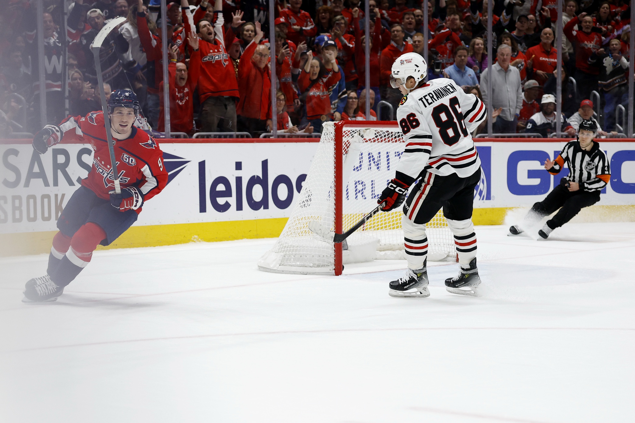 The Pittsburgh Penguins will visit the Chicago Blackhawks on April 6, 2025, at the United Center in Chicago. Both teams are aiming to conclude their seasons positively, despite being out of playoff contention. Pittsburgh vs Chicago AI Prediction: Free NHL Betting Insights for Apr 06. Credit USA TODAY/IMAGN