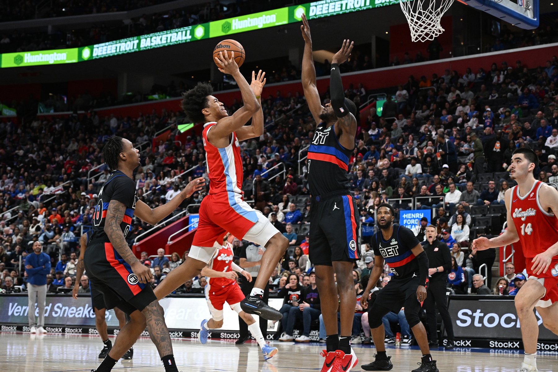 The Sacramento Kings are set to face the Detroit Pistons on April 7, 2025, at Little Caesars Arena in Detroit, Michigan. This inter-conference matchup features two teams with contrasting recent performances, each aiming to assert dominance as the regular season progresses. Sacramento vs Detroit AI Prediction: Free NBA Betting Insights for Apr 07. Credit USA TODAY/IMAGN