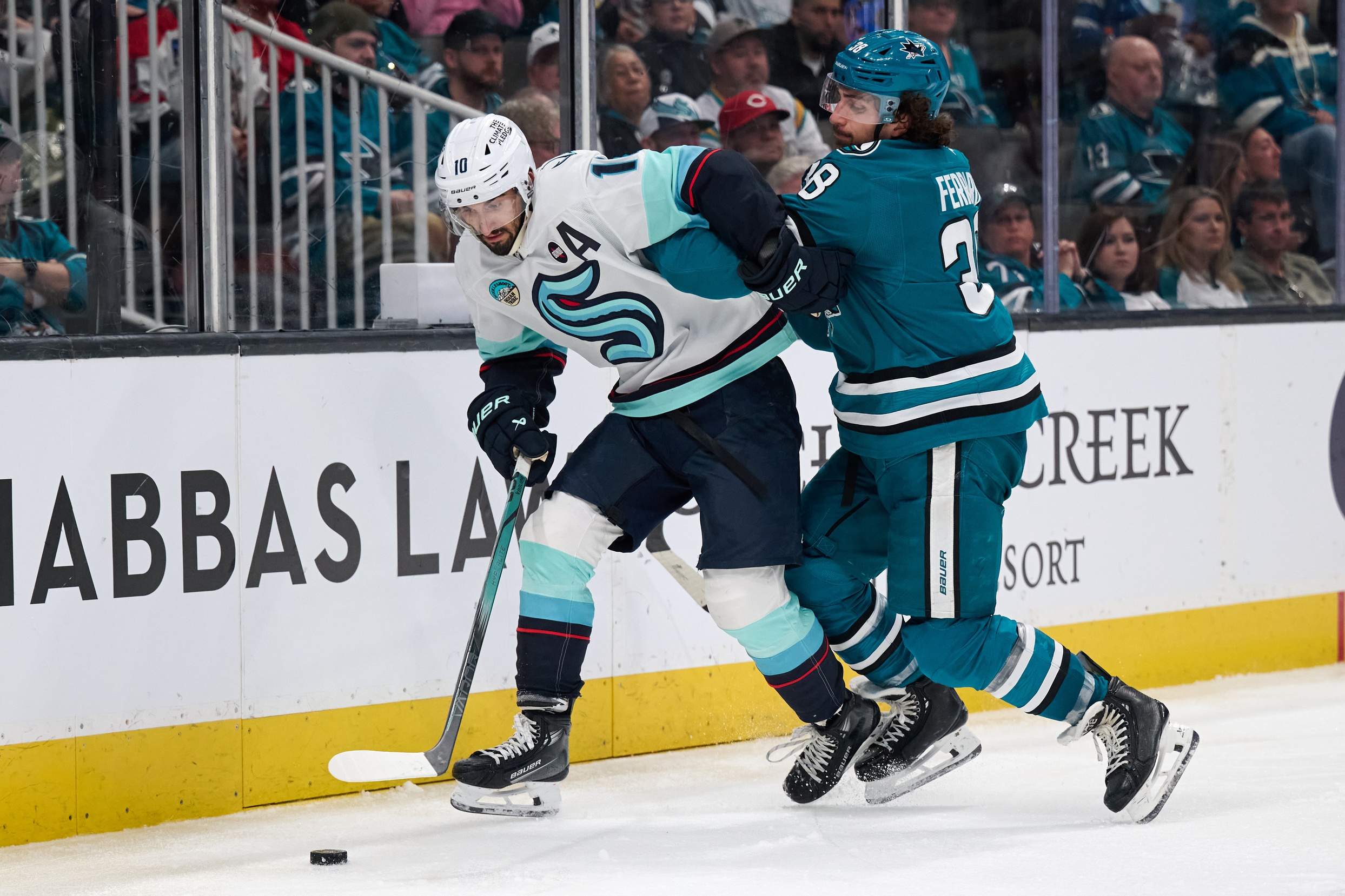 The Calgary Flames will visit the San Jose Sharks on April 7, 2025, at the SAP Center in San Jose, California. This Pacific Division matchup is critical for the Flames, who are striving to secure a playoff berth, while the Sharks aim to play spoiler and gain momentum. Calgary vs San Jose AI Prediction: Free NHL Betting Insights for Apr 07. Credit USA TODAY/IMAGN