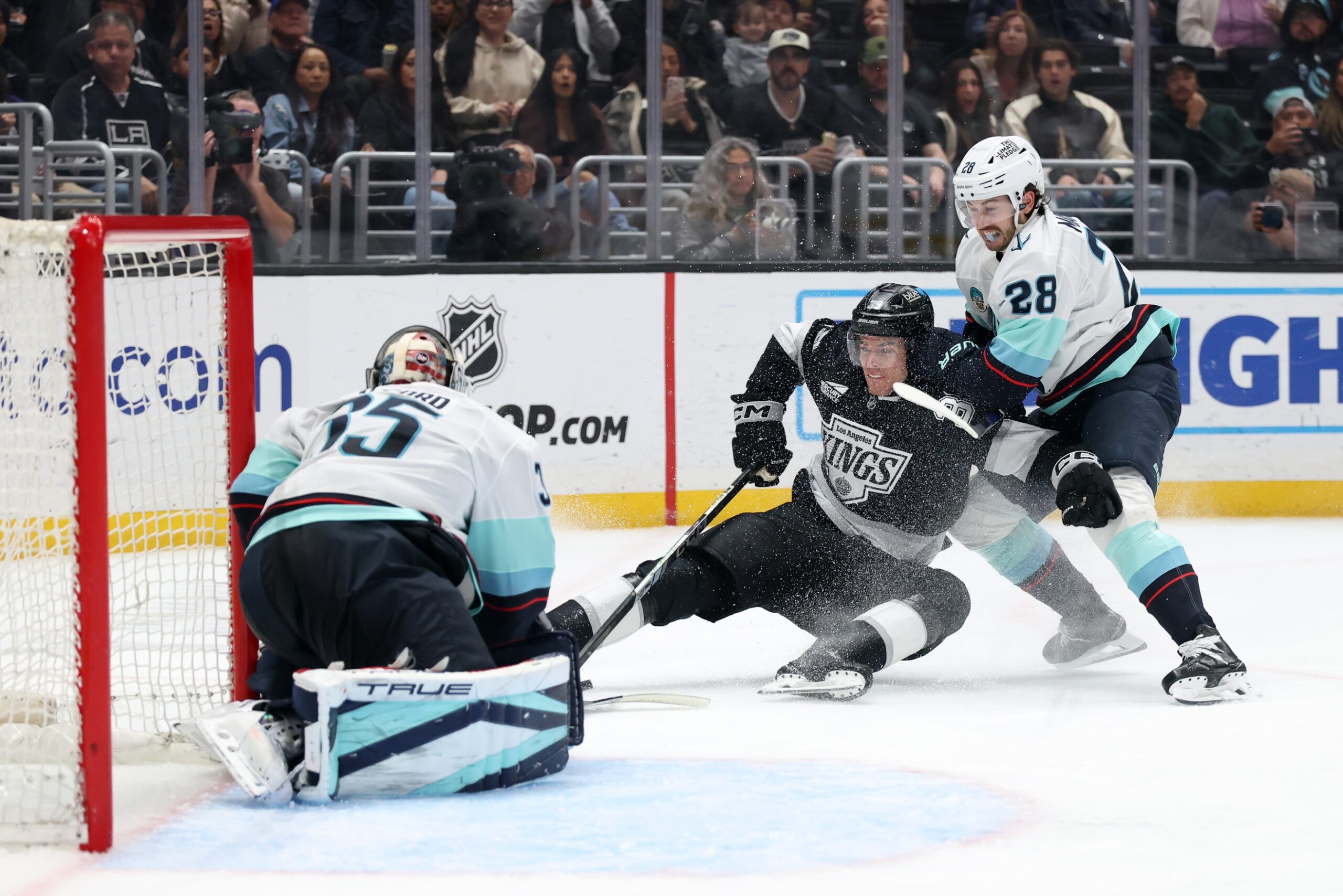 On April 10, 2025, the Anaheim Ducks will visit the Los Angeles Kings for a Pacific Division clash at Crypto.com Arena in Los Angeles. This matchup is significant for both teams as they vie for positioning in the Western Conference standings. Anaheim vs Los Angeles AI Prediction: Free NHL Betting Insights for Apr 10. Credit USA TODAY/IMAGN