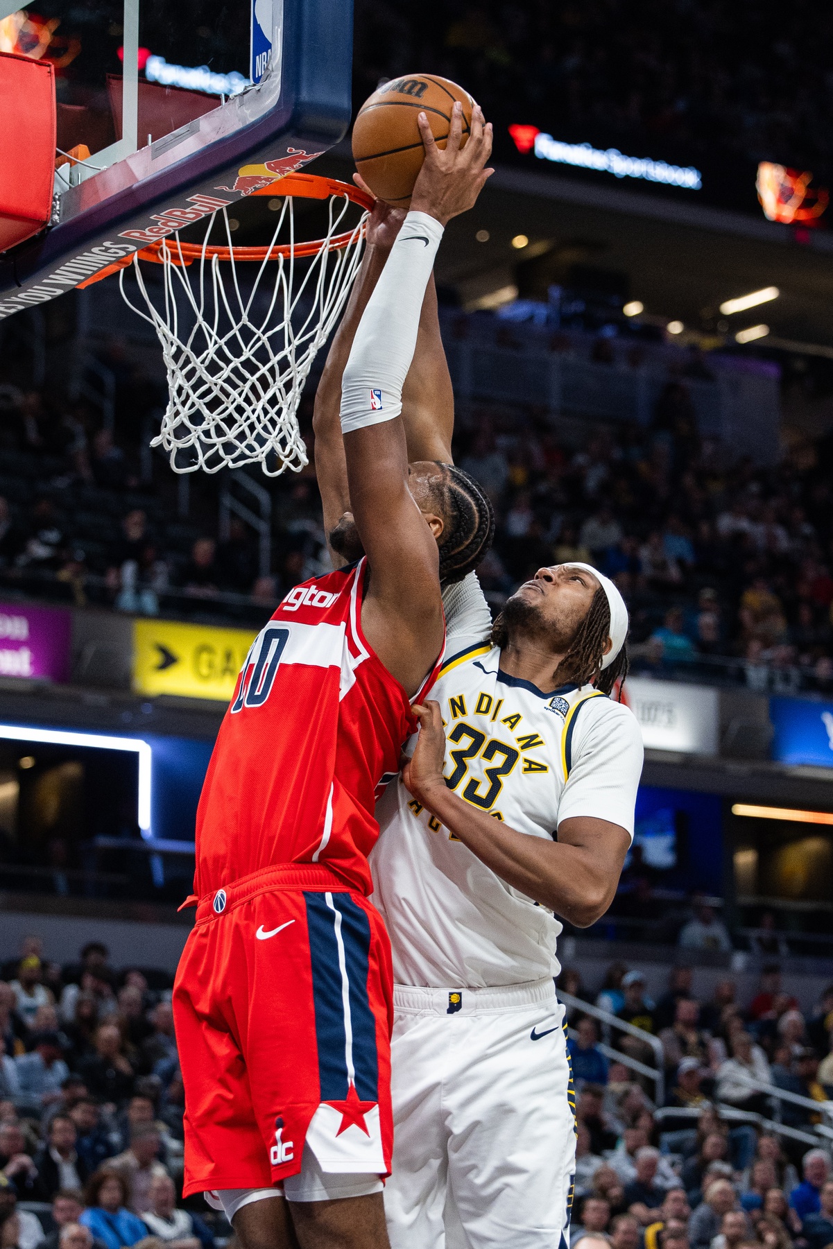 On April 10, 2025, the Cleveland Cavaliers (63-16) will visit the Indiana Pacers (48-31) at Gainbridge Fieldhouse in Indianapolis. This matchup is significant for both teams, with Cleveland aiming to match its franchise record for wins and Indiana striving to extend its five-game winning streak. Cleveland vs Indiana AI Prediction: Free NBA Betting Insights for Apr 10. Credit USA TODAY/IMAGN