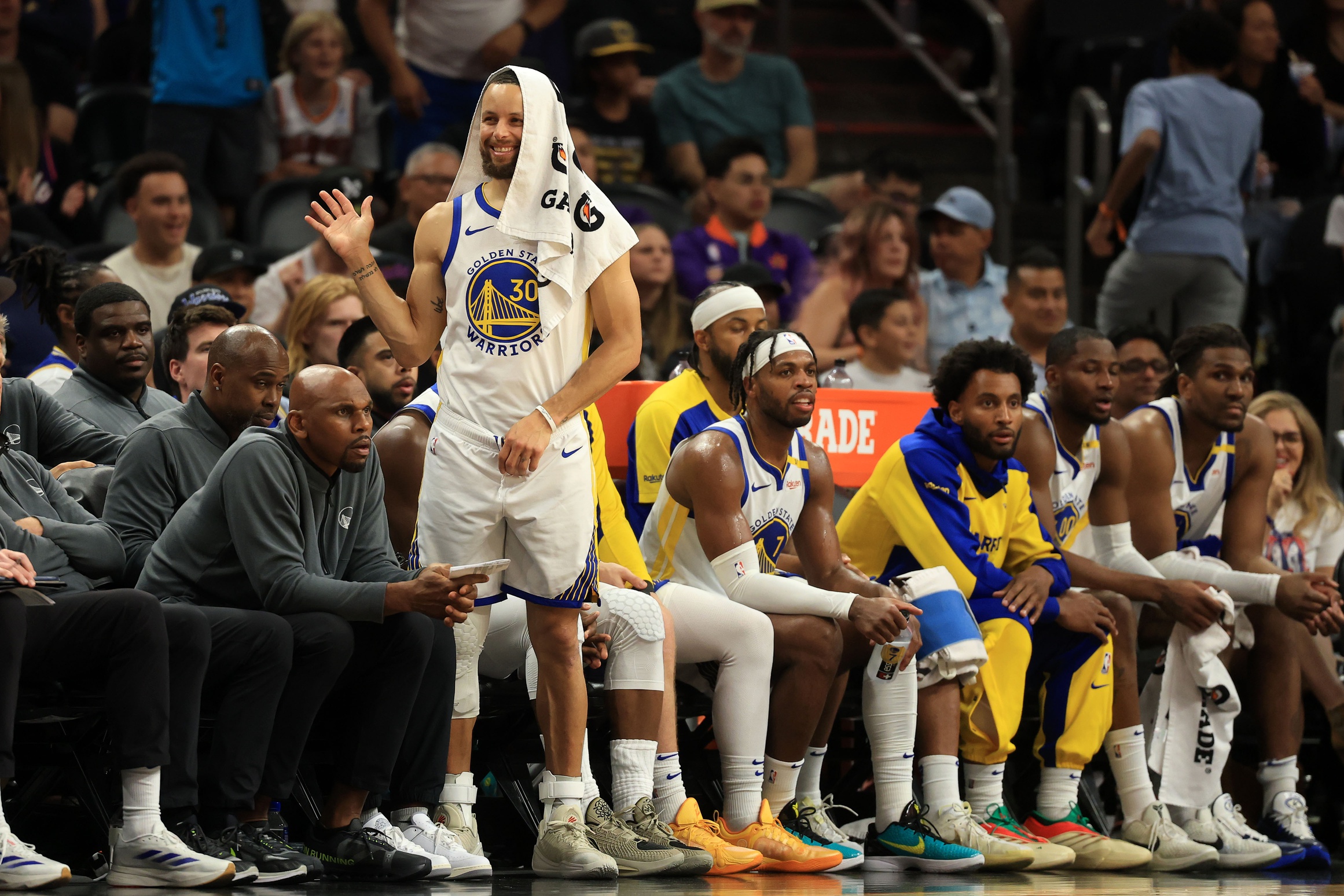On April 9, 2025, the San Antonio Spurs will face the Golden State Warriors at the Chase Center in San Francisco. The Warriors, with a 45-31 record, are vying for playoff positioning, while the Spurs, at 31-43, aim to finish their season on a positive note. San Antonio vs Golden State AI Prediction: Free NBA Betting Insights for Apr 09. Credit USA TODAY/IMAGN