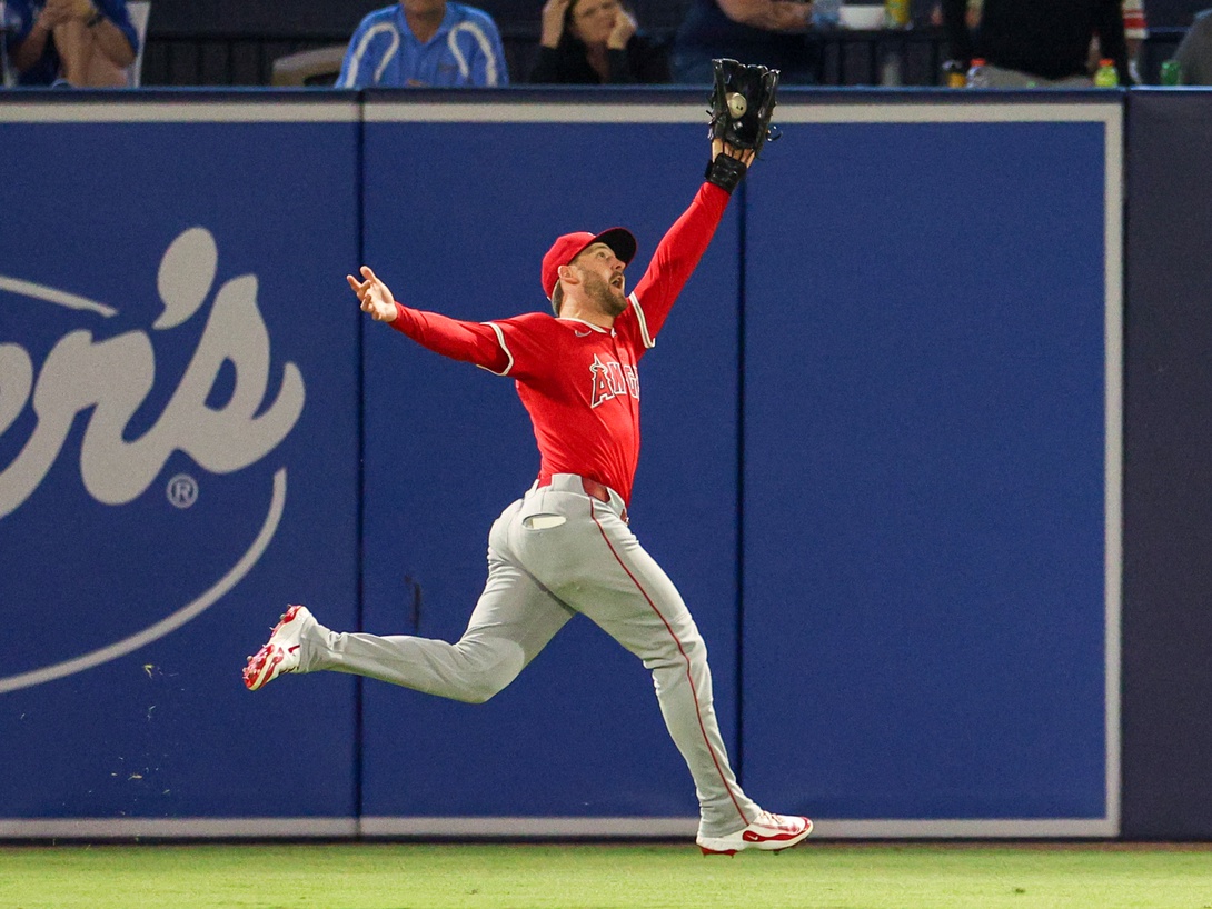 On April 10, 2025, the Los Angeles Angels will visit the Tampa Bay Rays at George M. Steinbrenner Field in Tampa, Florida, for the final game of their three-game series. Both teams are aiming to improve their standings, with the Angels entering the game with a 7-4 record, while the Rays are at 5-6, coming off a five-game losing streak. Los Angeles Angels vs Tampa Bay AI Prediction: Free MLB Betting Insights for Apr 10. Credit USA TODAY/IMAGN