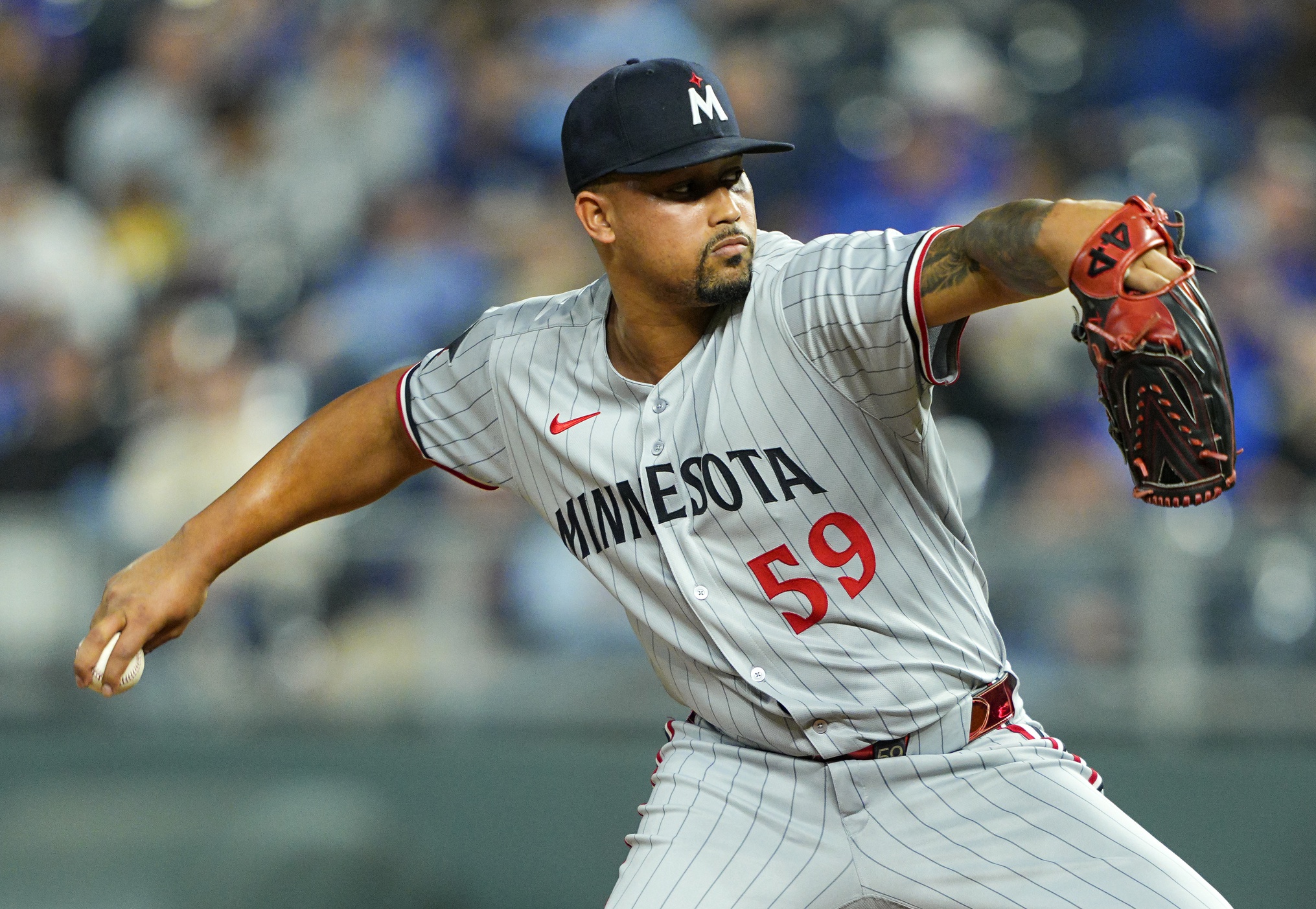 On April 10, 2025, the Minnesota Twins will face the Kansas City Royals at Kauffman Stadium in Kansas City, concluding their four-game series. Both teams are striving to improve their early-season performances, with the Twins aiming to overcome their recent struggles and the Royals looking to continue their positive momentum. Minnesota vs Kansas City AI Prediction: Free MLB Betting Insights for Apr 10. Credit USA TODAY/IMAGN