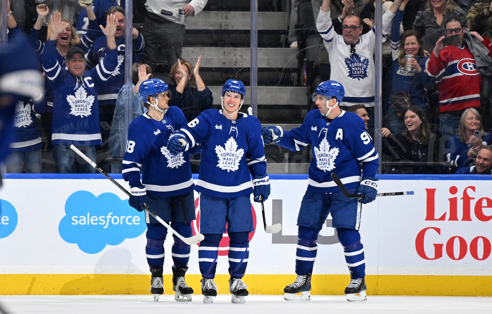 The Toronto Maple Leafs and Carolina Hurricanes are set to face off on Sunday, April 13, 2025, at the Lenovo Center in Raleigh, North Carolina. Both teams are playoff-bound and looking to secure a strong finish to the regular season, making this matchup a potential preview of a deep postseason run. Toronto vs Carolina AI Prediction: Free NHL Betting Insights for Apr 13. Credit USA TODAY/IMAGN