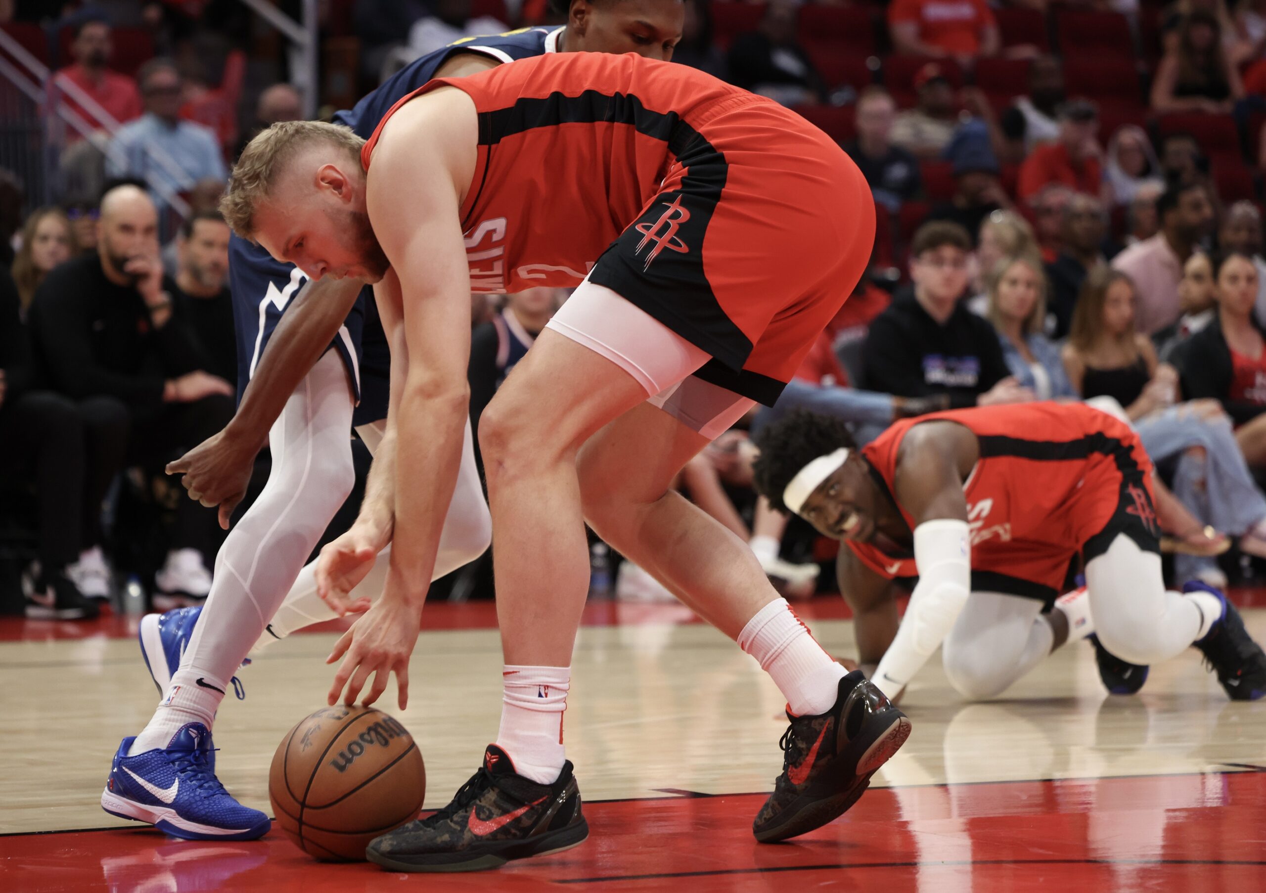 The Golden State Warriors and Houston Rockets reignite their playoff rivalry in Game 1 of the Western Conference First Round at the Toyota Center. Despite being the No. 7 seed, the veteran-laden Warriors are favored against the youthful No. 2 seed Rockets, setting the stage for a classic battle of experience versus emerging talent. Golden State vs Houston AI Prediction: Free NBA Betting Insights for Apr 20. Credit USA TODAY/IMAGN