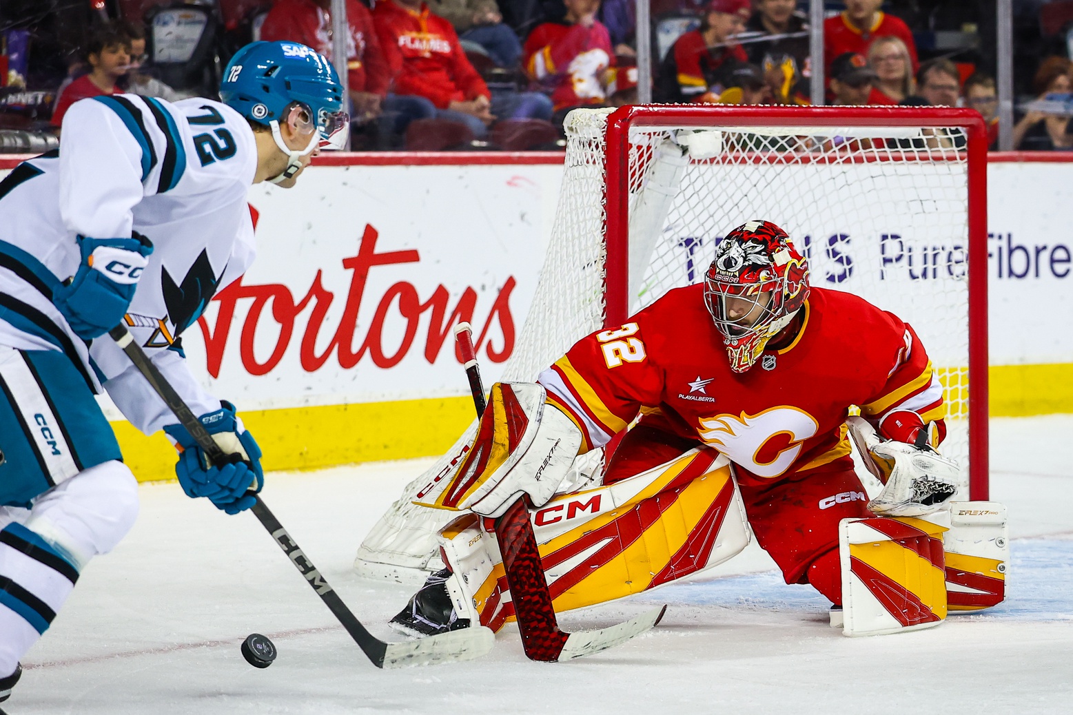 The Vegas Golden Knights travel to Calgary to face the Flames on April 15, 2025, in a pivotal Pacific Division matchup. Vegas aims to solidify their playoff positioning, while Calgary seeks to keep their postseason hopes alive. Vegas vs Calgary AI Prediction: Free NHL Betting Insights for Apr 15. Credit USA TODAY/IMAGN