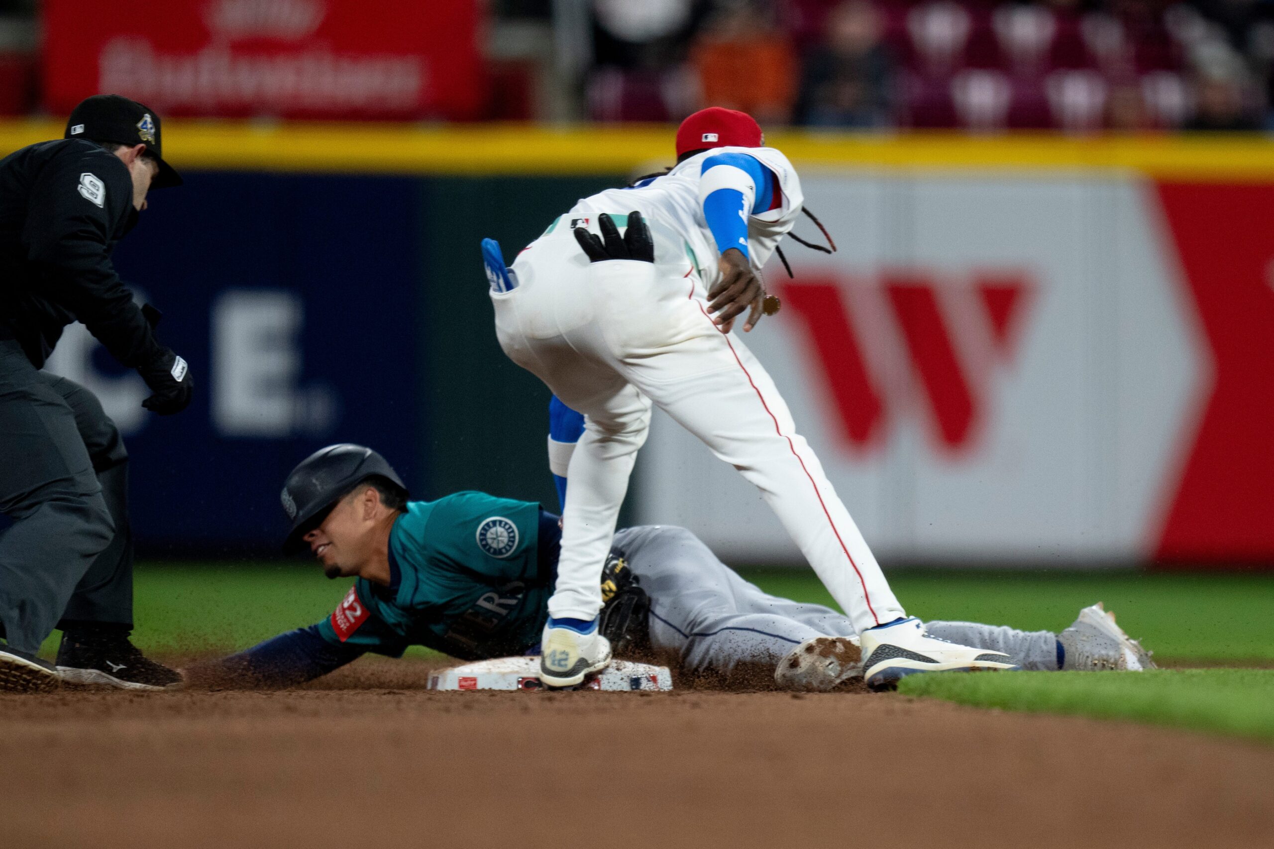 The Seattle Mariners (9–8) and Cincinnati Reds (7–10) continue their interleague series at Great American Ball Park, with both teams aiming to build momentum in the early stages of the season. Seattle enters the matchup on a four-game winning streak, while Cincinnati looks to rebound after recent struggles. Seattle vs Cincinnati AI Prediction: Free MLB Betting Insights for Apr 16. Credit USA TODAY/IMAGN