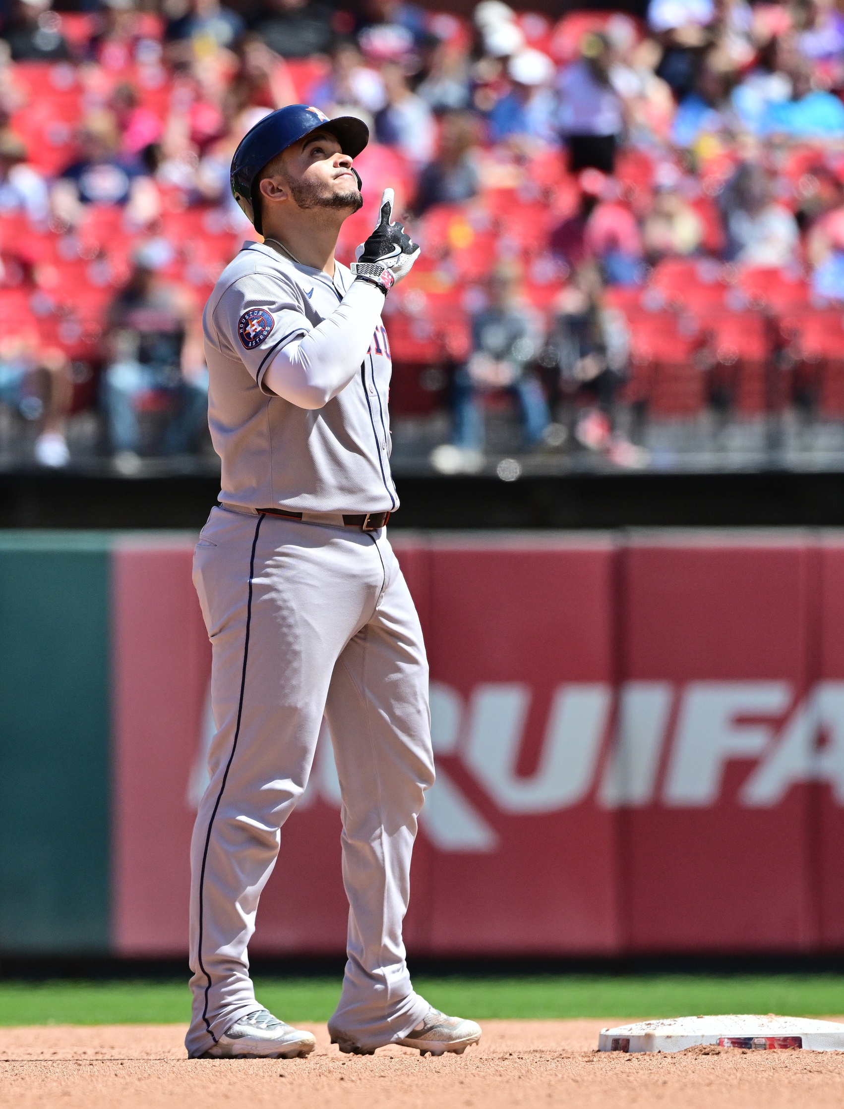 The San Diego Padres (15–4), boasting the best record in Major League Baseball, commence a three-game interleague series against the Houston Astros (8–10) at Daikin Park on Friday night. First pitch is scheduled for 8:10 p.m. ET, featuring a pitching matchup between Padres left-hander Kyle Hart (2–0, 5.40 ERA) and Astros rookie right-hander Ryan Gusto (1–1, 3.00 ERA). San Diego vs Houston AI Prediction: Free MLB Betting Insights for Apr 18. Credit USA TODAY/IMAGN