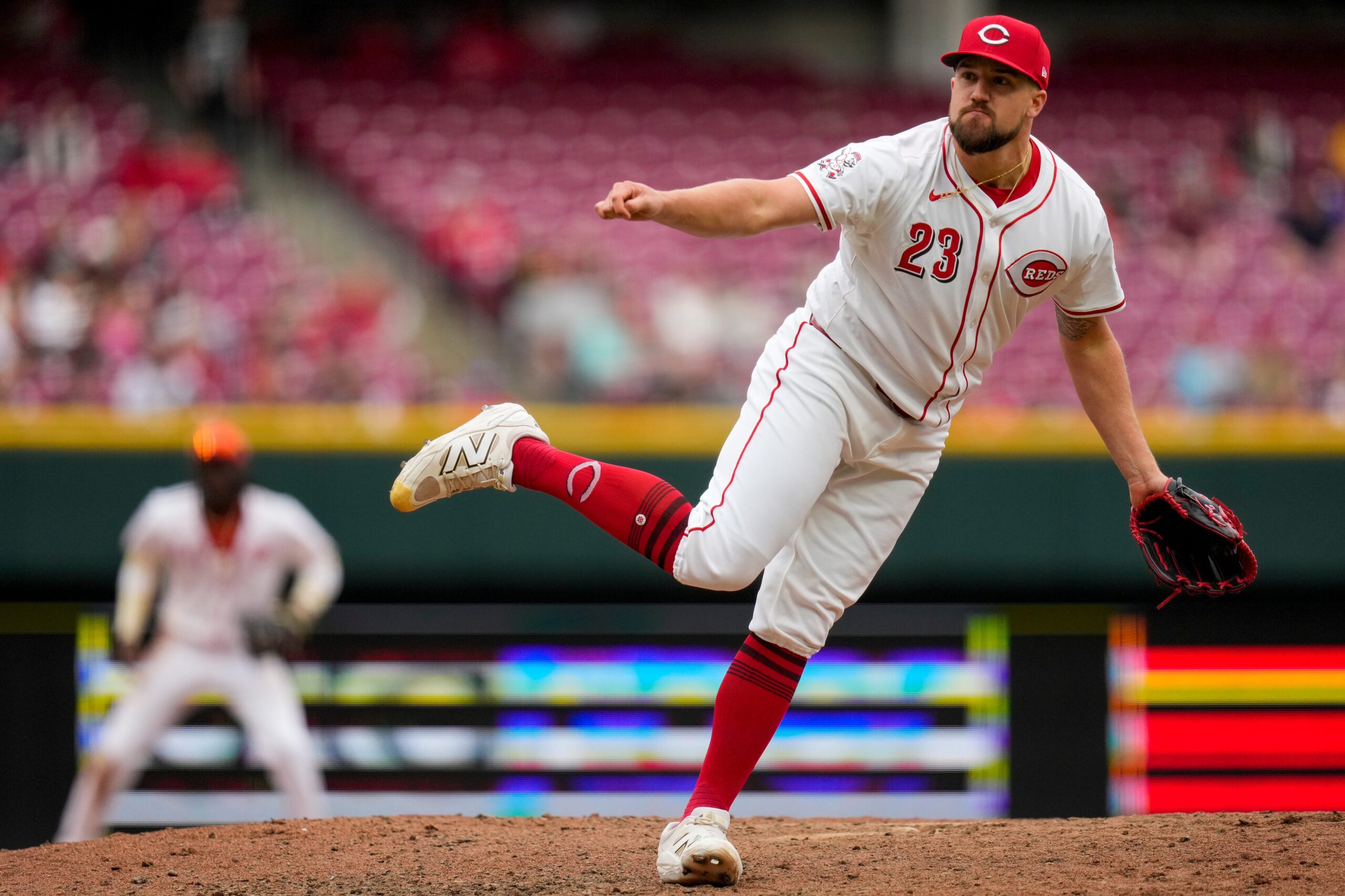 The Cincinnati Reds (9–10) travel to Oriole Park at Camden Yards to face the Baltimore Orioles (8–10) on Friday, April 18, 2025. First pitch is scheduled for 7:05 p.m. ET, featuring a matchup between Reds’ left-hander Andrew Abbott (1–0, 1.80 ERA) and Orioles’ left-hander Cade Povich. Cincinnati vs Baltimore AI Prediction: Free MLB Betting Insights for Apr 18. Credit USA TODAY/IMAGN