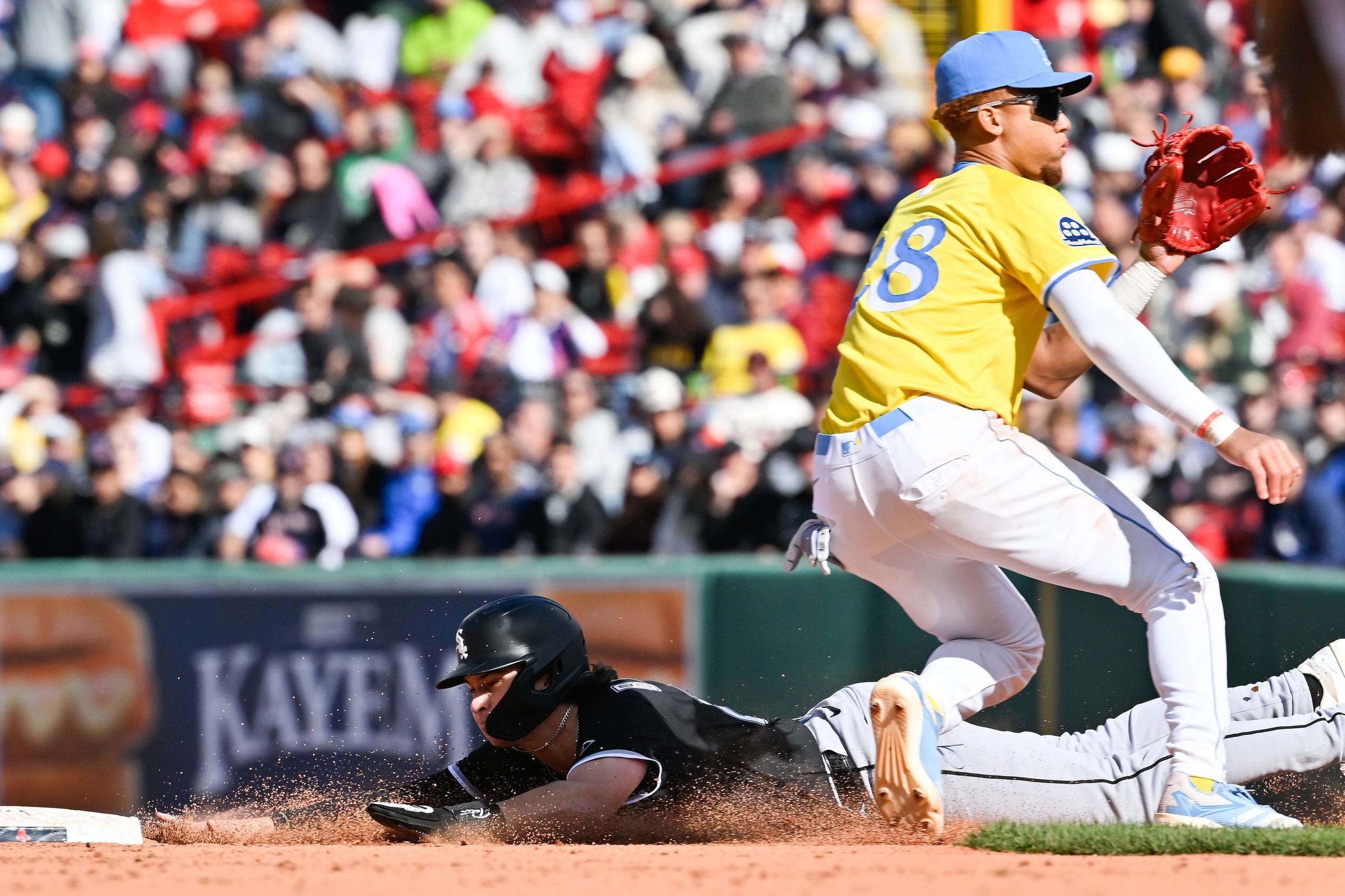 The Boston Red Sox and Chicago White Sox conclude their four-game series on April 21, 2025, at Fenway Park, with the Red Sox aiming to secure a series victory on Patriots’ Day. Boston currently leads the series 2–1, having won the first two games before Chicago responded with an 8–4 win in Game 3. Chicago White Sox vs Boston AI Prediction: Free MLB Betting Insights for Apr 21. Credit USA TODAY/IMAGN