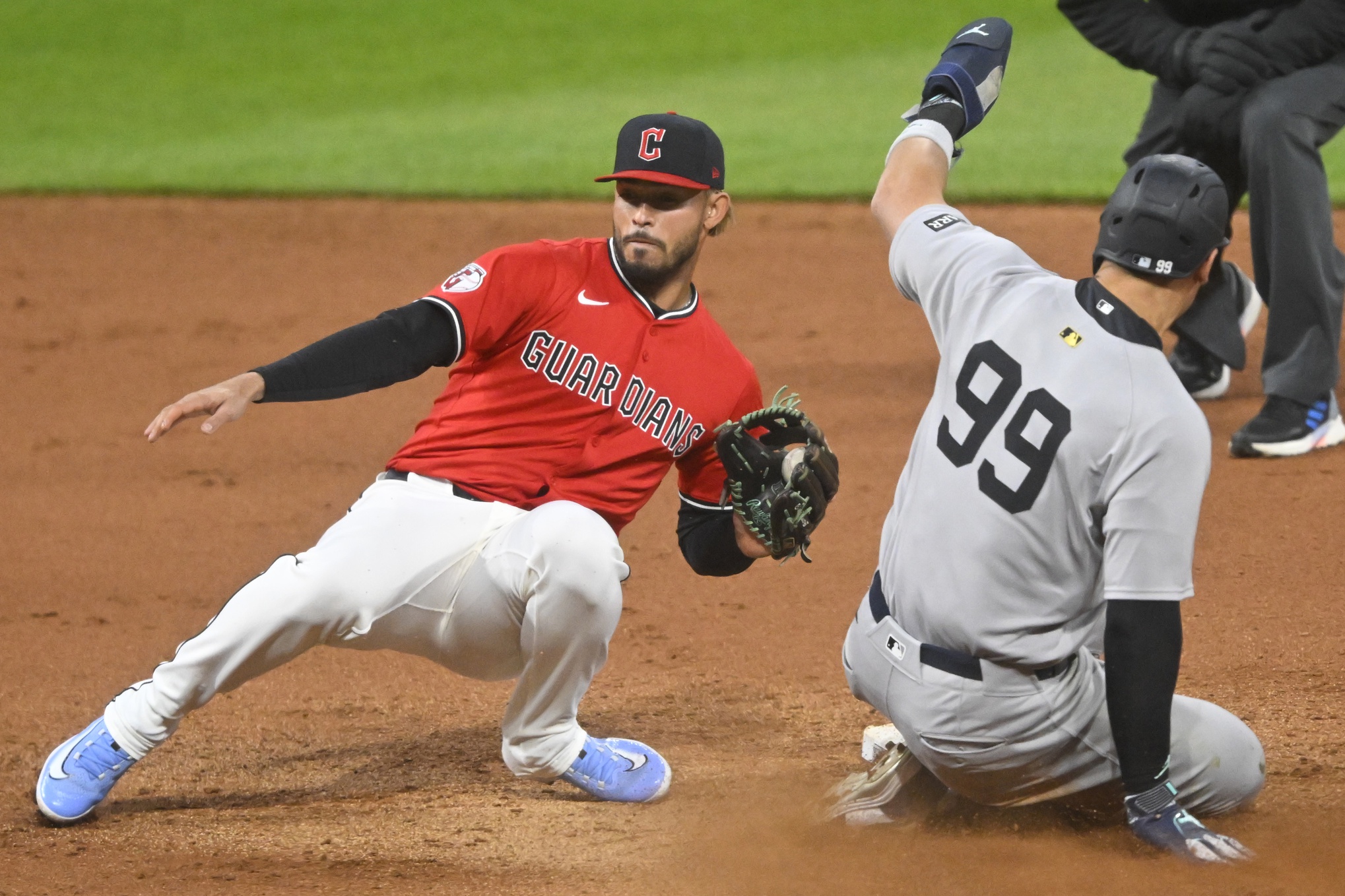 The New York Yankees and Cleveland Guardians conclude their three-game series on April 23, 2025, at Progressive Field, with both teams vying for a series win. The Yankees aim to rebound from a narrow 3-2 loss in the previous game, while the Guardians look to extend their five-game winning streak. New York Yankees vs Cleveland AI Prediction: Free MLB Betting Insights for Apr 23. Credit USA TODAY/IMAGN
