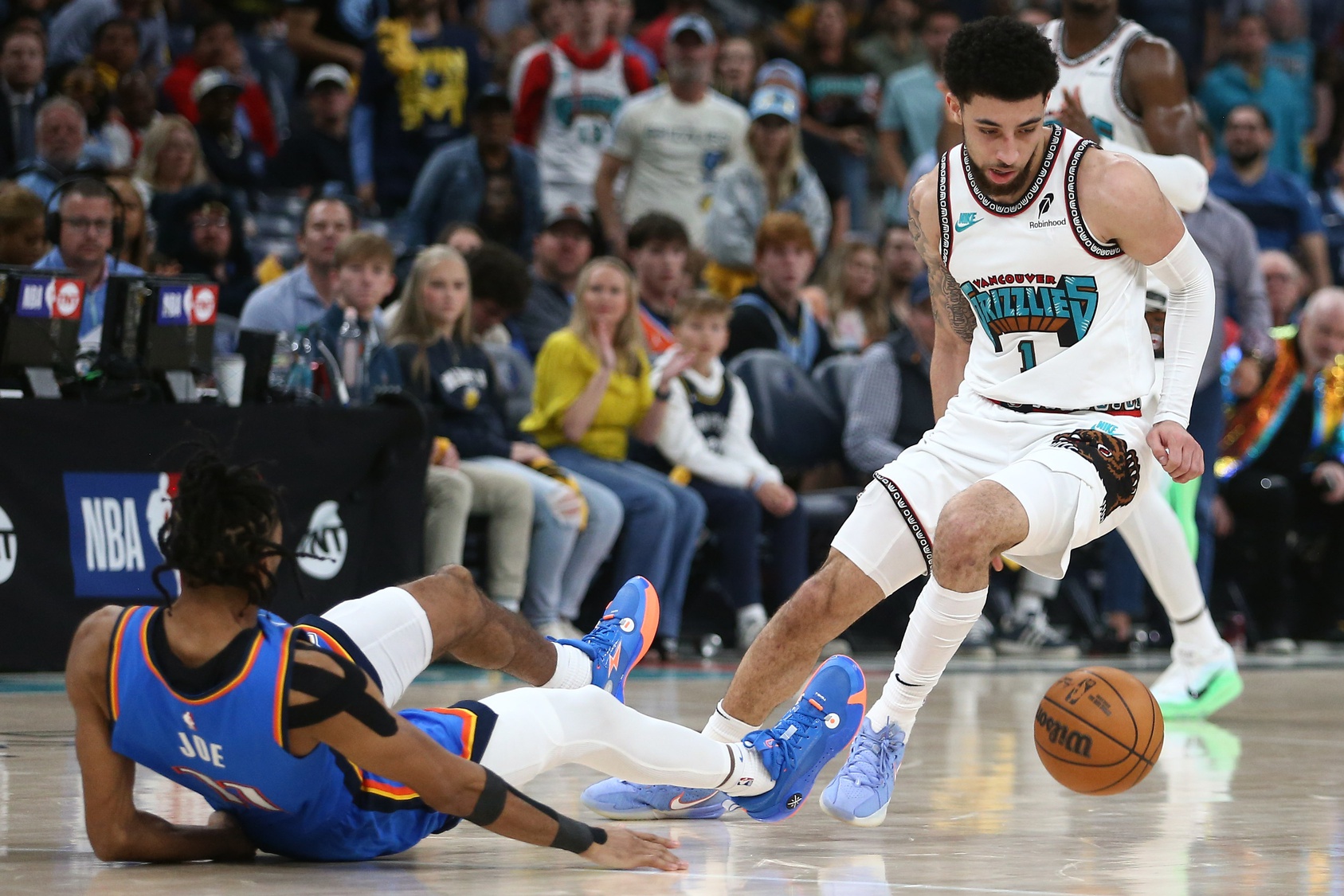 The Oklahoma City Thunder aim to complete a first-round sweep of the Memphis Grizzlies in Game 4 on April 26, 2025, at FedExForum. Leading the series 3-0, the Thunder have showcased dominance, with a notable 131-80 victory in Game 1. Oklahoma City vs Memphis AI Prediction: Free NBA Betting Insights for Apr 26. Credit USA TODAY/IMAGN