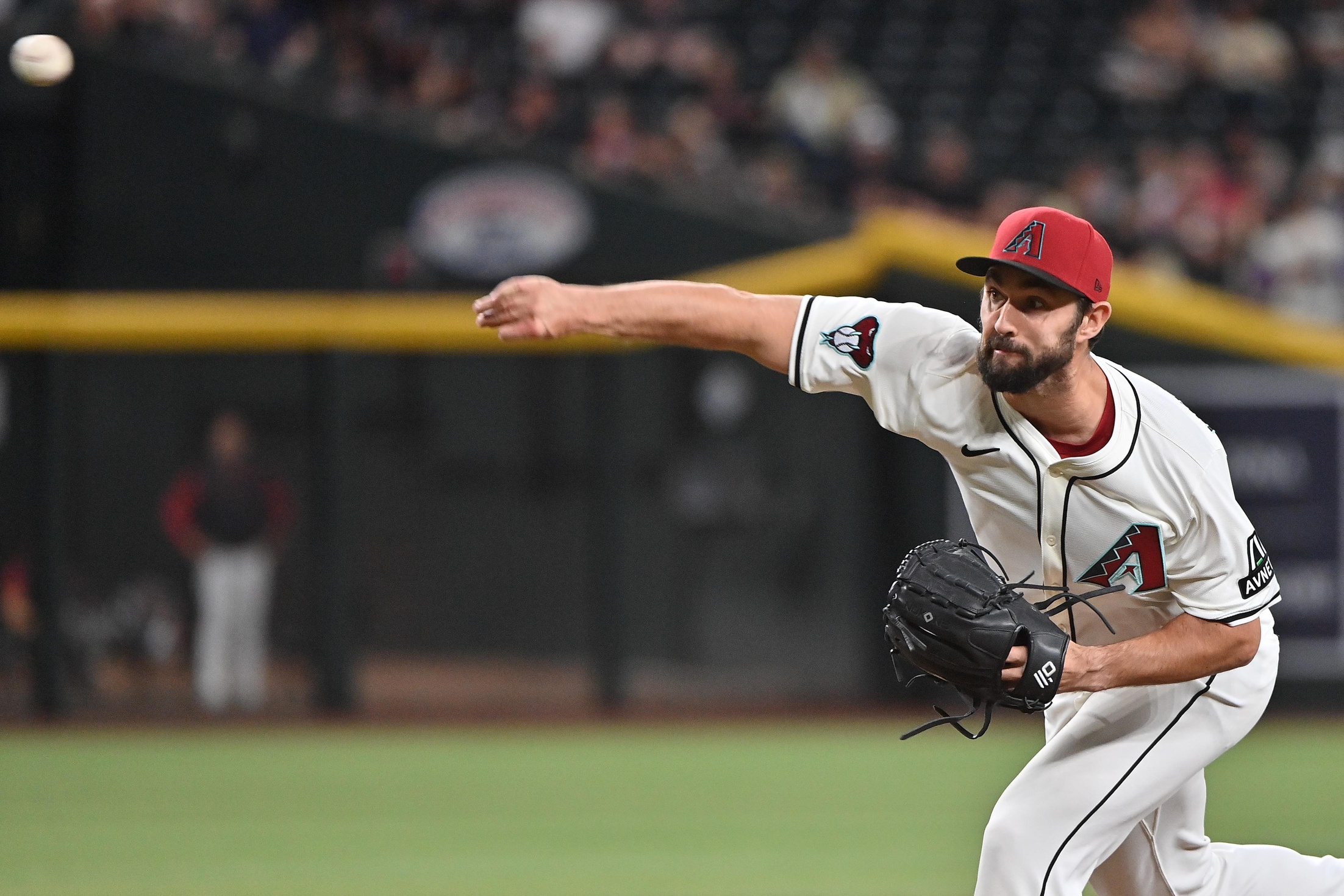 On April 25, 2025, the Atlanta Braves (10–14) will face the Arizona Diamondbacks (14–11) at Chase Field, with first pitch scheduled for 9:40 p.m. ET. The Braves are favored at -120 on the moneyline, while the Diamondbacks are listed at +101, and the over/under is set at 8.5 runs. Atlanta vs Arizona AI Prediction: Free MLB Betting Insights for Apr 25. Credit USA TODAY/IMAGN