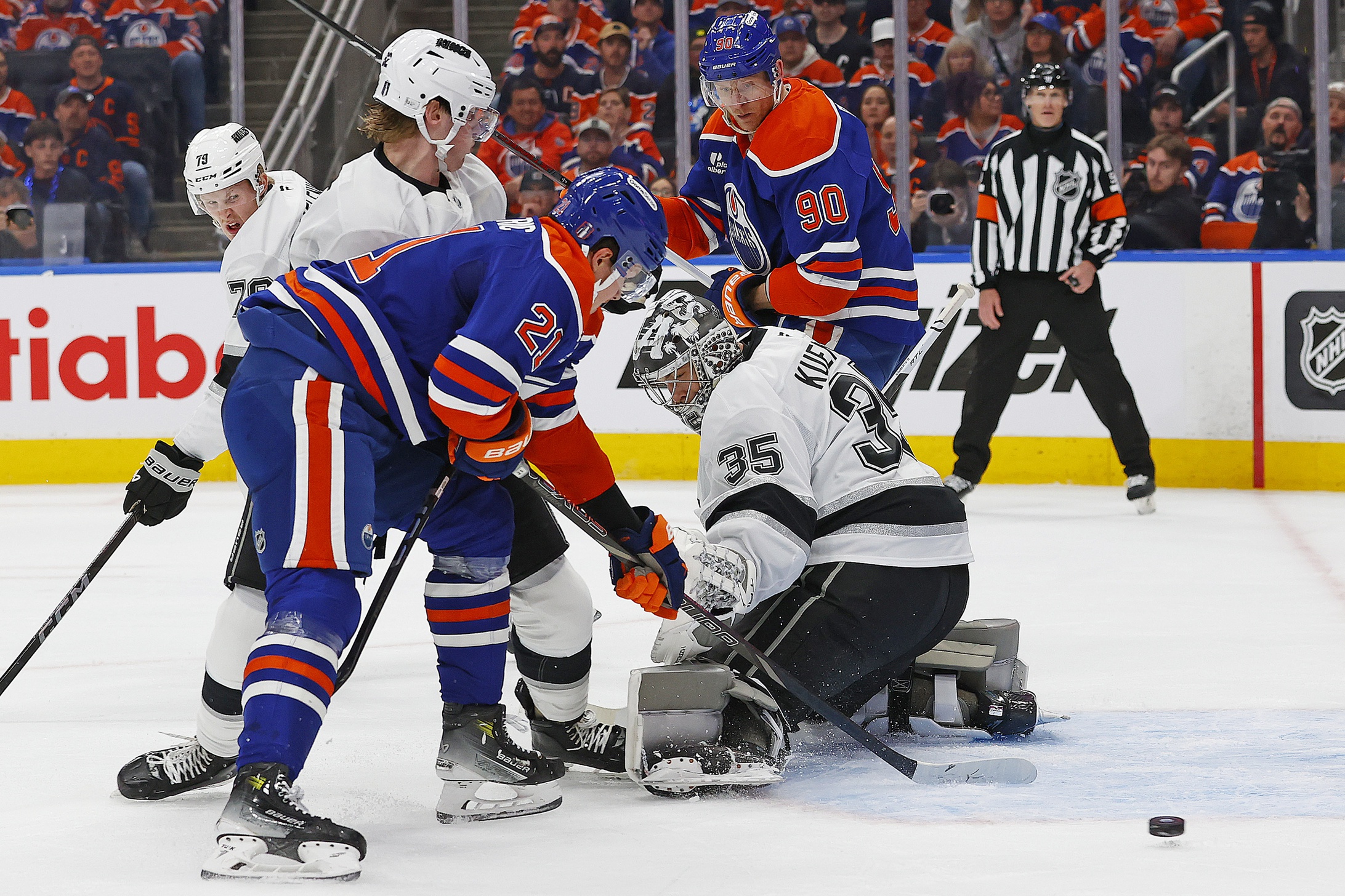 The Los Angeles Kings and Edmonton Oilers are set to clash in Game 4 of their first-round playoff series on Sunday, April 27, 2025, at Rogers Place in Edmonton. The Kings currently lead the series 2–1, aiming to extend their advantage, while the Oilers seek to even the series on home ice. Los Angeles vs Edmonton AI Prediction: Free NHL Betting Insights for Apr 27. Credit USA TODAY/IMAGN
