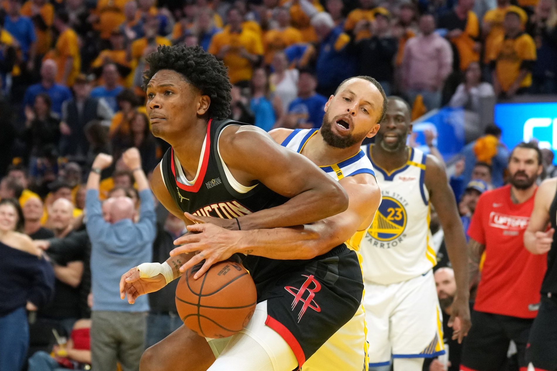 The Golden State Warriors host the Houston Rockets in Game 4 of their first-round playoff series on Monday, April 28, 2025, at Chase Center. The Warriors lead the series 2–1 and aim to extend their advantage, while the Rockets seek to even the series. Houston vs Golden State AI Prediction: Free NBA Betting Insights for Apr 28. Credit USA TODAY/IMAGN