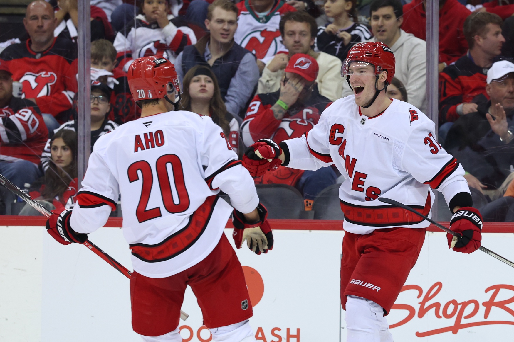 The Ottawa Senators face elimination as they visit the Toronto Maple Leafs for Game 5 of their first-round playoff series on April 29, 2025. Toronto leads the series 3–1, but Ottawa’s overtime victory in Game 4 has extended the battle in this heated “Battle of Ontario.” Ottawa vs Toronto AI Prediction: Free NHL Betting Insights for Apr 29. Credit USA TODAY/IMAGN