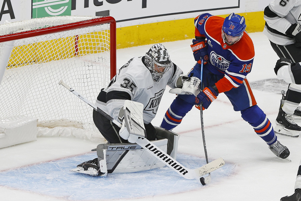 The Minnesota Wild and Vegas Golden Knights face off in Game 5 of their first-round playoff series on April 29, 2025, with the series tied 2–2. Both teams aim to gain a crucial advantage in this pivotal matchup at T-Mobile Arena. Minnesota vs Vegas AI Prediction: Free NHL Betting Insights for Apr 29. Credit USA TODAY/IMAGN