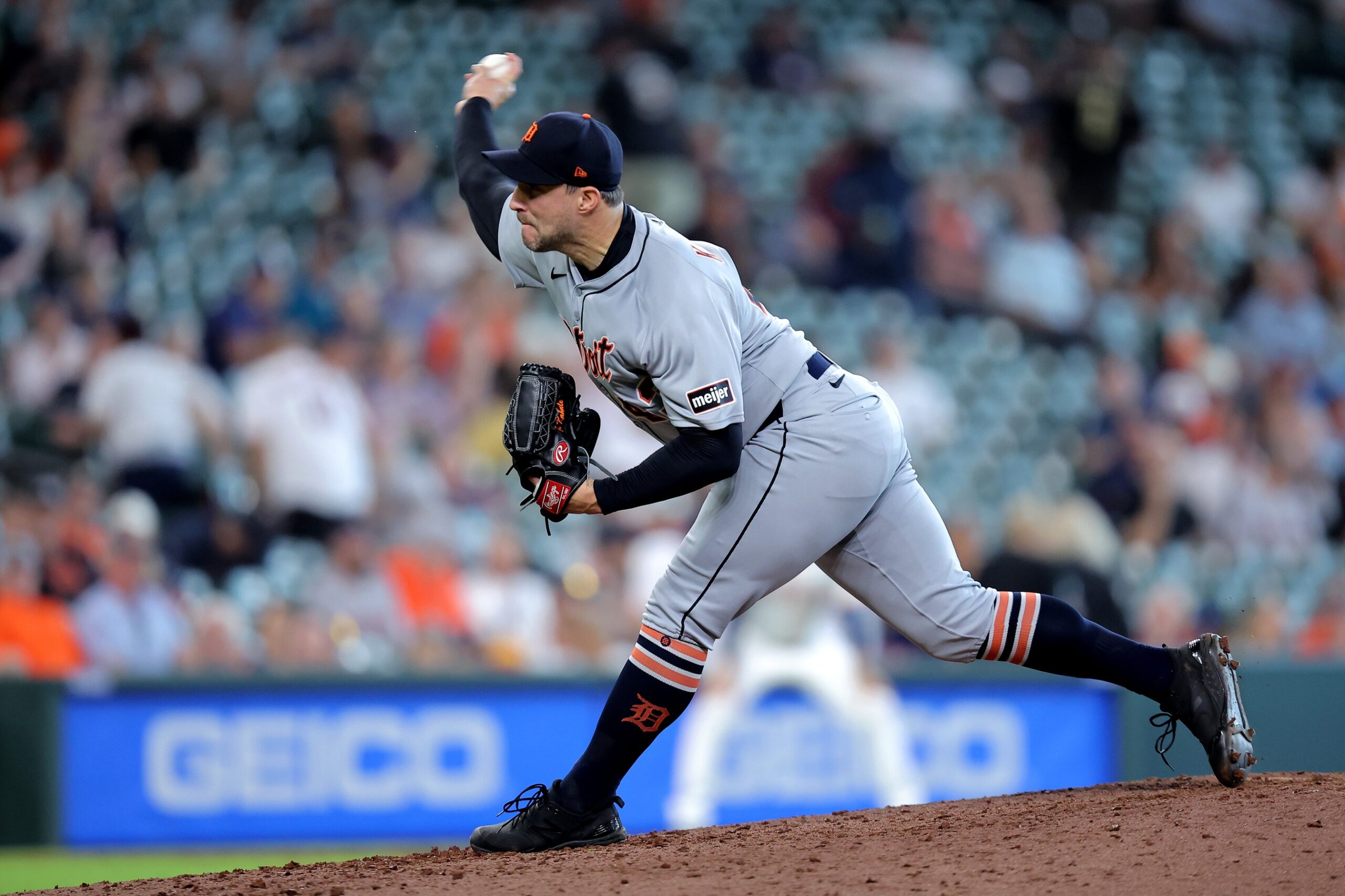 The Detroit Tigers (19–12) visit the Los Angeles Angels (12–17) on May 1, 2025, at Angel Stadium, aiming to extend their strong start to the season. The Tigers, leading the AL Central, are favored against the struggling Angels, who look to snap a four-game losing streak. Detroit vs Los Angeles Angels AI Prediction: Free MLB Betting Insights for May 01. Credit USA TODAY/IMAGN