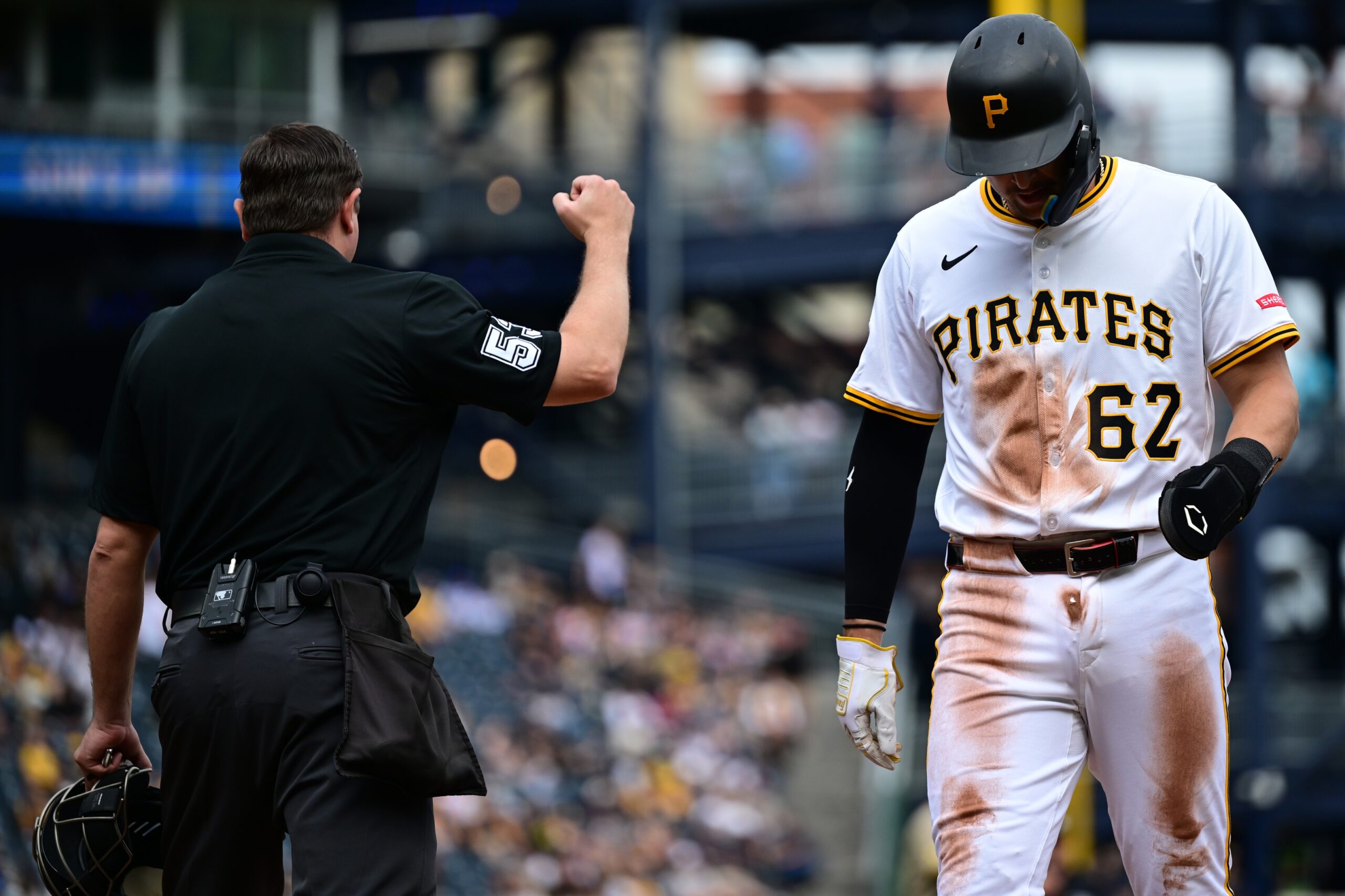 The Pittsburgh Pirates (12-23) will face the St. Louis Cardinals (16-19) at Busch Stadium on Monday, May 5, 2025, at 7:45 PM EDT. Both teams are looking to improve their standings in the NL Central, with the Pirates aiming to break a four-game losing streak and the Cardinals seeking consistency. Pittsburgh vs St. Louis AI Prediction: Free MLB Betting Insights for May 05. Credit USA TODAY/IMAGN