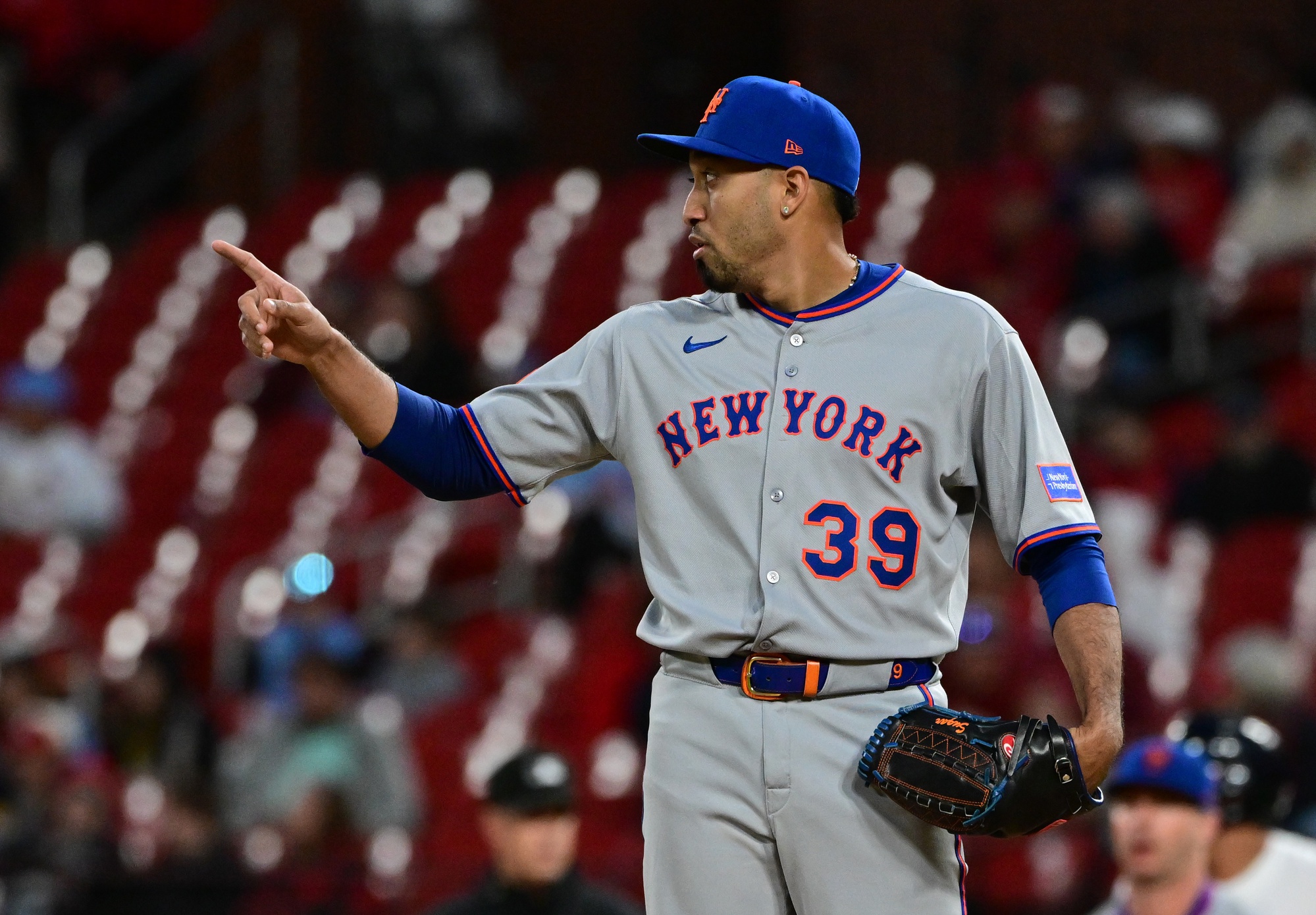 The New York Mets (22-11) and Arizona Diamondbacks (17-16) open a three-game series at Chase Field on Monday, May 5, 2025, at 9:40 PM ET. The Mets, leading the NL East, aim to continue their strong performance, while the Diamondbacks look to improve their standing in the NL West. New York Mets vs Arizona AI Prediction: Free MLB Betting Insights for May 05. Credit USA TODAY/IMAGN