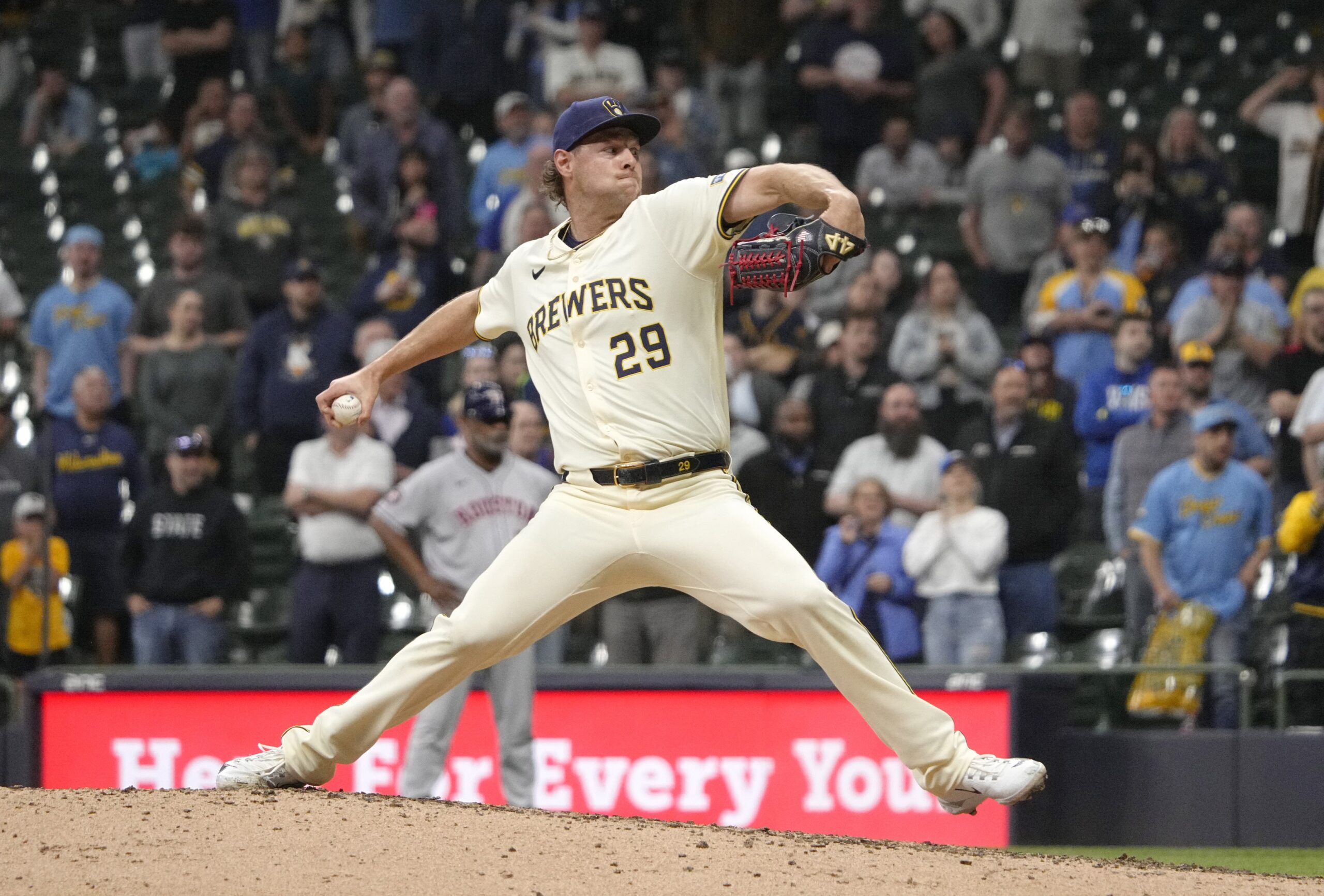 The Houston Astros and Milwaukee Brewers conclude their three-game interleague series on Wednesday, May 7, 2025, at American Family Field. With both teams hovering around .500, this matchup is pivotal for building momentum as they approach the season’s midpoint. Houston vs Milwaukee AI Prediction: Free MLB Betting Insights for May 07. Credit USA TODAY/IMAGN