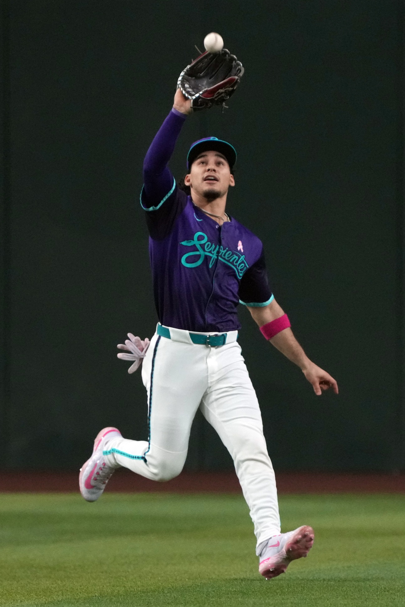 The Arizona Diamondbacks (21–20) and San Francisco Giants (24–17) clash on May 12, 2025, at Oracle Park in a pivotal NL West matchup. With both teams vying for divisional supremacy, this series opener sets the tone for a competitive three-game set. Arizona vs San Francisco AI Prediction: Free MLB Betting Insights for May 12. Credit USA TODAY/IMAGN