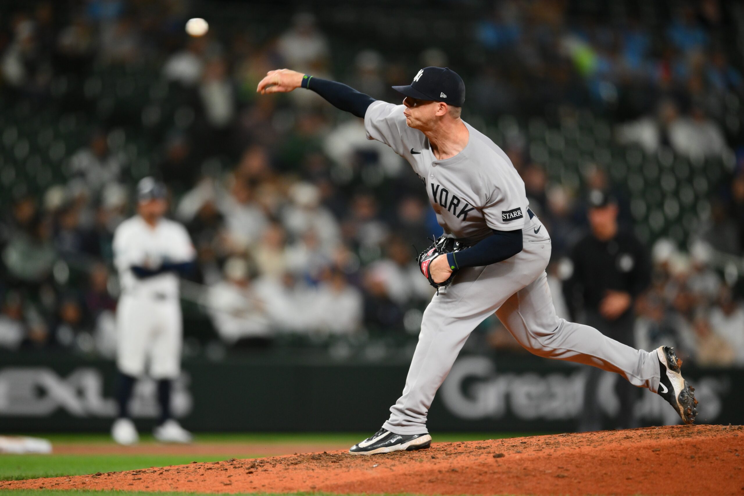 On May 13, 2025, the New York Yankees (23–17) continue their West Coast road trip by facing the Seattle Mariners (22–17) at T-Mobile Park. This pivotal matchup features two American League contenders aiming to solidify their standings in their respective divisions. New York Yankees vs Seattle AI Prediction: Free MLB Betting Insights for May 13. Credit USA TODAY/IMAGN