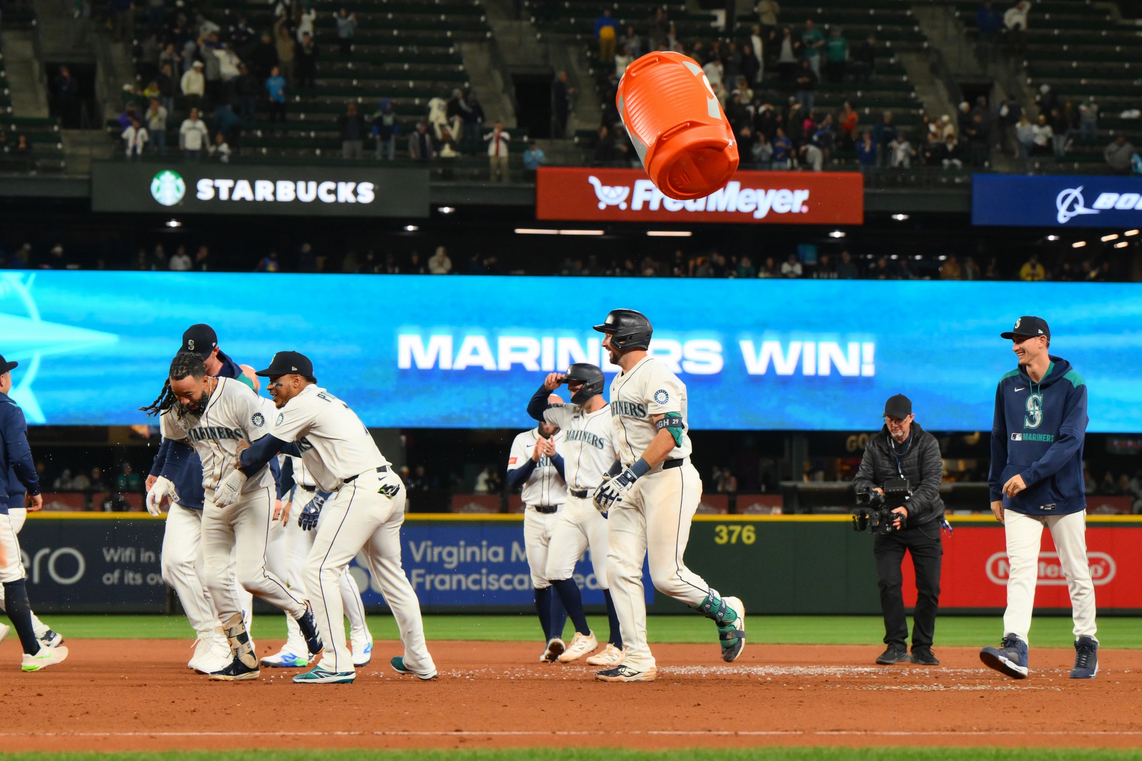 On May 14, 2025, the New York Yankees (24–18) and Seattle Mariners (23–18) will conclude their three-game series at T-Mobile Park. Both teams, leading their respective divisions, aim to secure the series win in this pivotal matchup. New York Yankees vs Seattle AI Prediction: Free MLB Betting Insights for May 14. Credit USA TODAY/IMAGN
