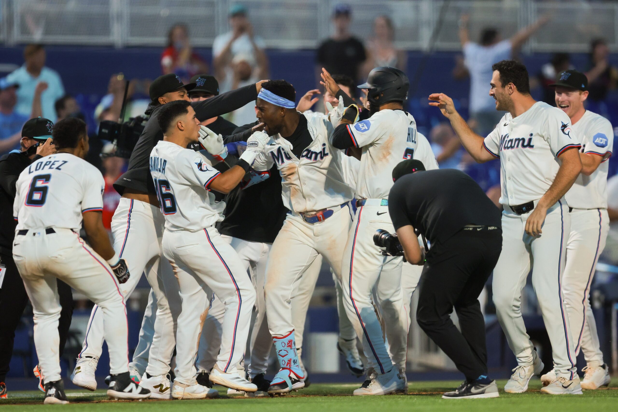 The Chicago Cubs and Miami Marlins continue their three-game series on May 20, 2025, at loanDepot Park. The Cubs, leading the NL Central, aim to build on their recent momentum, while the Marlins look to rebound from a challenging season start. Chicago Cubs vs Miami AI Prediction: Free MLB Betting Insights for May 20. Credit USA TODAY/IMAGN