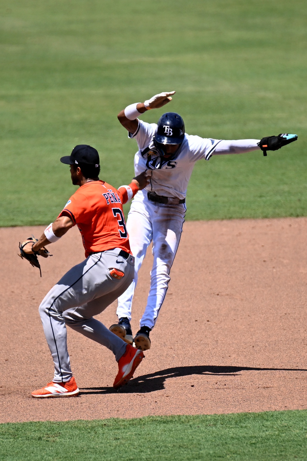 On May 23, 2025, the Toronto Blue Jays (25–24) will face the Tampa Bay Rays (23–26) at George M. Steinbrenner Field in Tampa, Florida. Both teams are seeking to improve their standings in the competitive American League East. Toronto vs Tampa Bay AI Prediction: Free MLB Betting Insights for May 23. Credit USA TODAY/IMAGN