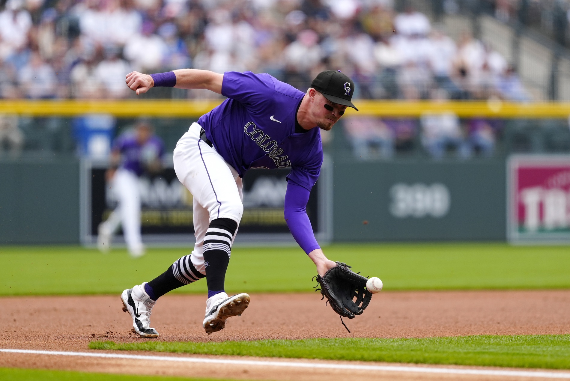 The New York Yankees (31–20) and Colorado Rockies (9–43) conclude their three-game series at Coors Field on Sunday, May 25, 2025. The Yankees aim to secure the series win, while the Rockies look to avoid another series loss in a challenging season. New York Yankees vs Colorado AI Prediction: Free MLB Betting Insights for May 25. Credit USA TODAY/IMAGN