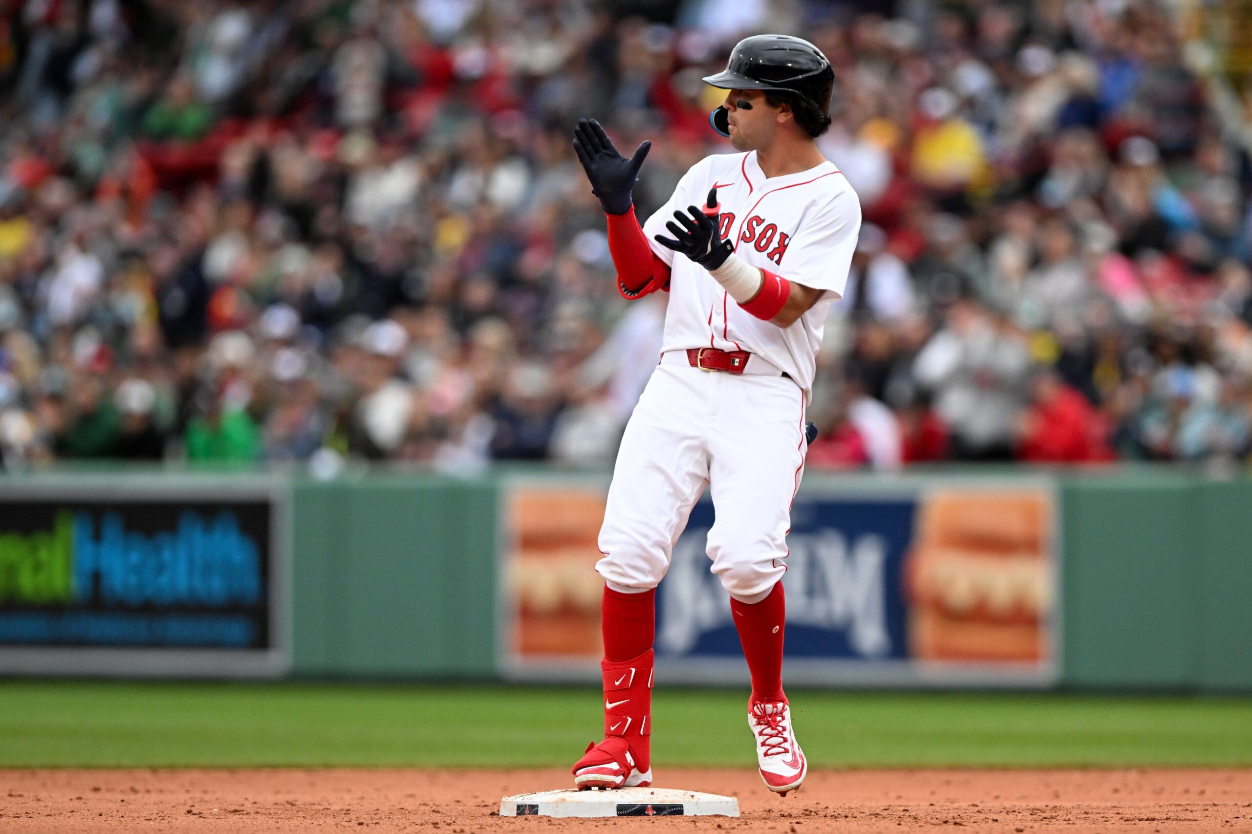 The Boston Red Sox (27–28) face the Milwaukee Brewers (26–28) on May 26, 2025, at American Family Field in Milwaukee. Both teams aim to improve their standings as they approach the midpoint of the season. Boston vs Milwaukee AI Prediction: Free MLB Betting Insights for May 26. Credit USA TODAY/IMAGN