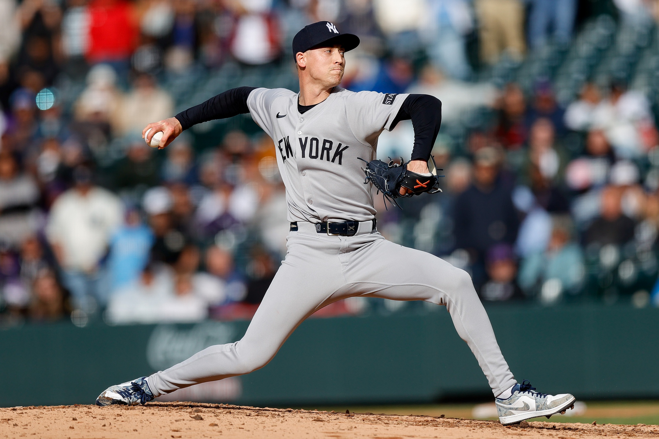 On May 26, 2025, the New York Yankees (29–24) will face the Los Angeles Angels (27–27) at Angel Stadium in Anaheim. Both teams are looking to gain momentum, with the Yankees aiming to strengthen their position in the AL East and the Angels striving to climb the AL West standings. New York Yankees vs Los Angeles Angels AI Prediction: Free MLB Betting Insights for May 26. Credit USA TODAY/IMAGN