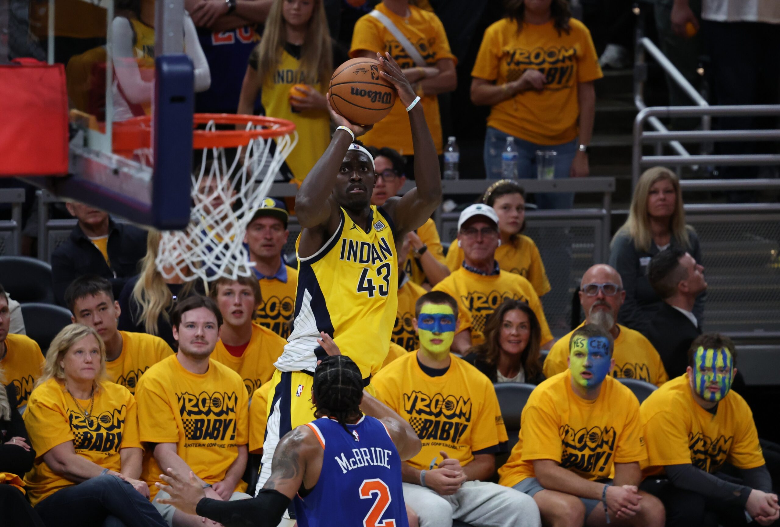 The New York Knicks and Indiana Pacers face off in Game 4 of the Eastern Conference Finals on Tuesday, May 27, 2025, at Gainbridge Fieldhouse in Indianapolis. The Pacers currently lead the series 2-1 after the Knicks secured a crucial win in Game 3 to avoid a 0-3 deficit. New York vs Indiana AI Prediction: Free NBA Betting Insights for May 27. Credit USA TODAY/IMAGN