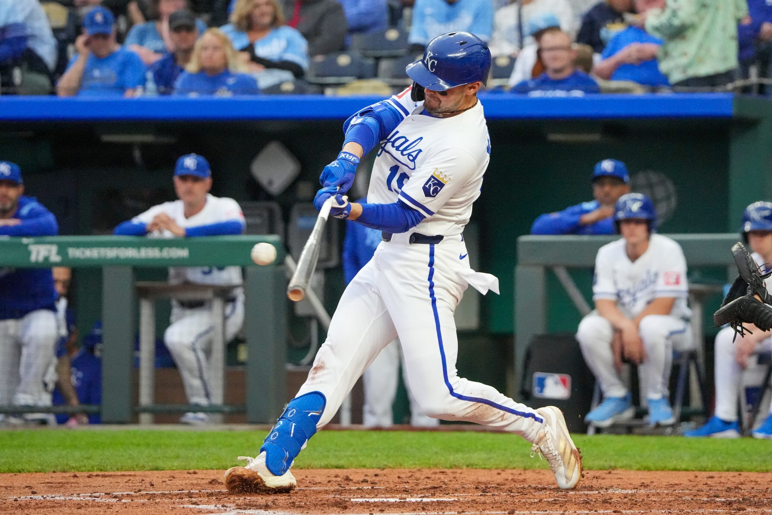 The Cincinnati Reds (27–28) and Kansas City Royals (29–26) conclude their interleague series on Wednesday, May 28, 2025, at Kauffman Stadium. Both teams are aiming to gain momentum as they approach the midseason mark, with the Royals seeking to solidify their position in the AL Central and the Reds striving to climb the NL Central standings. Cincinnati vs Kansas City AI Prediction: Free MLB Betting Insights for May 28. Credit USA TODAY/IMAGN